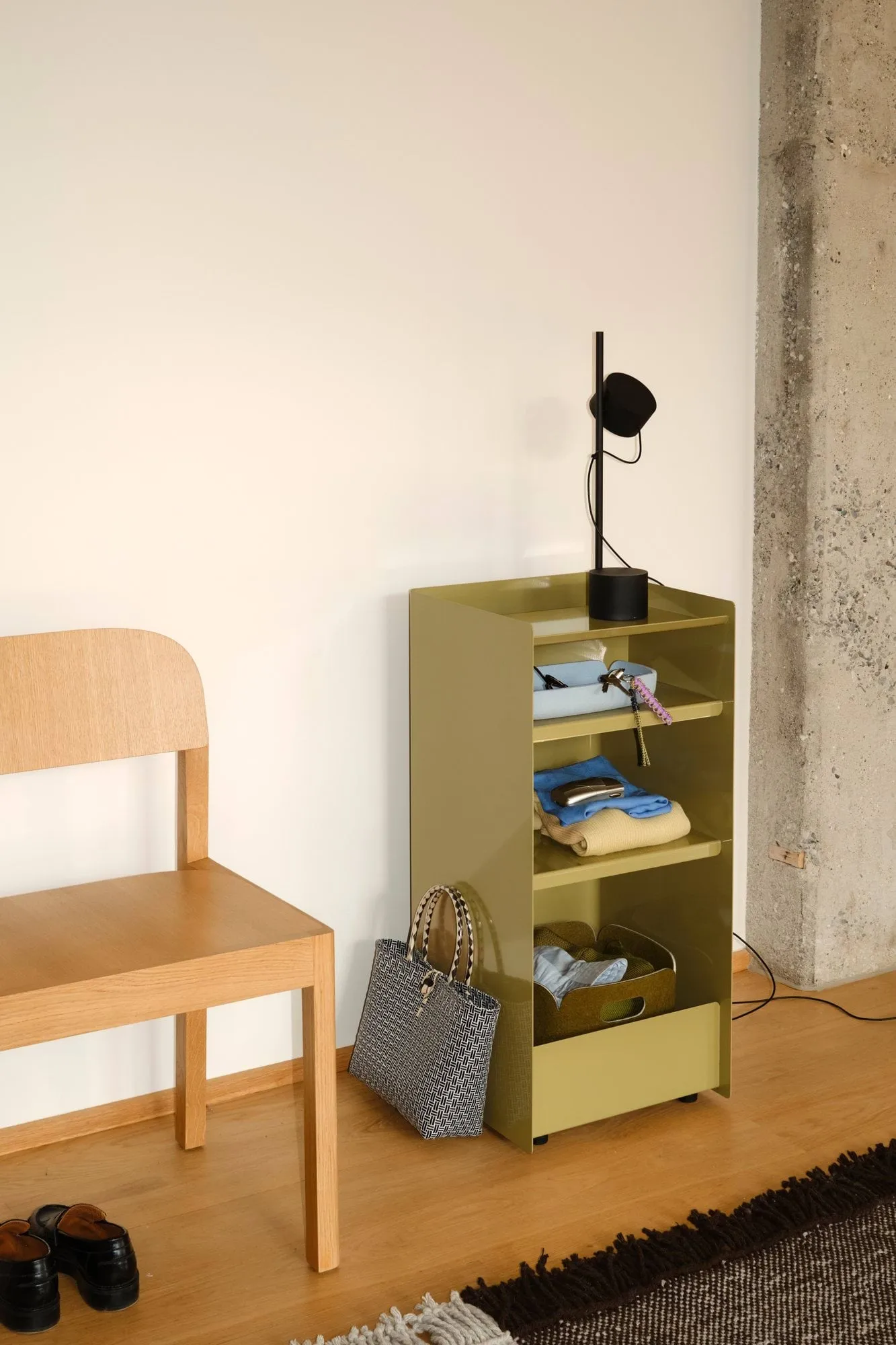 Folded Trolley 오픈형 러글바겐, Dark beige green, 37.4x38.7x37.2 cm Muuto | 무토