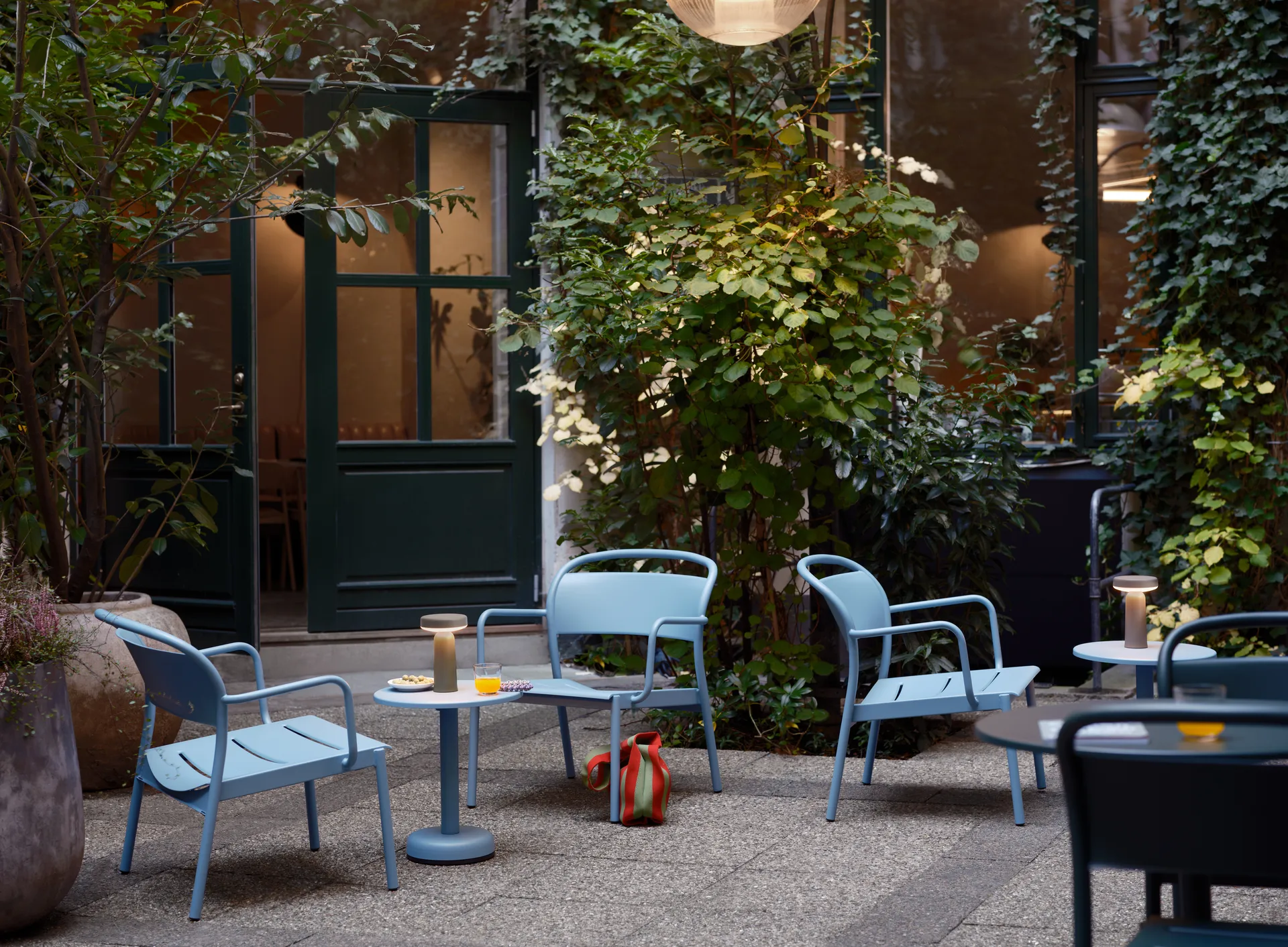 리니어 스틸 라운지 암체어, Pale blue Muuto | 무토