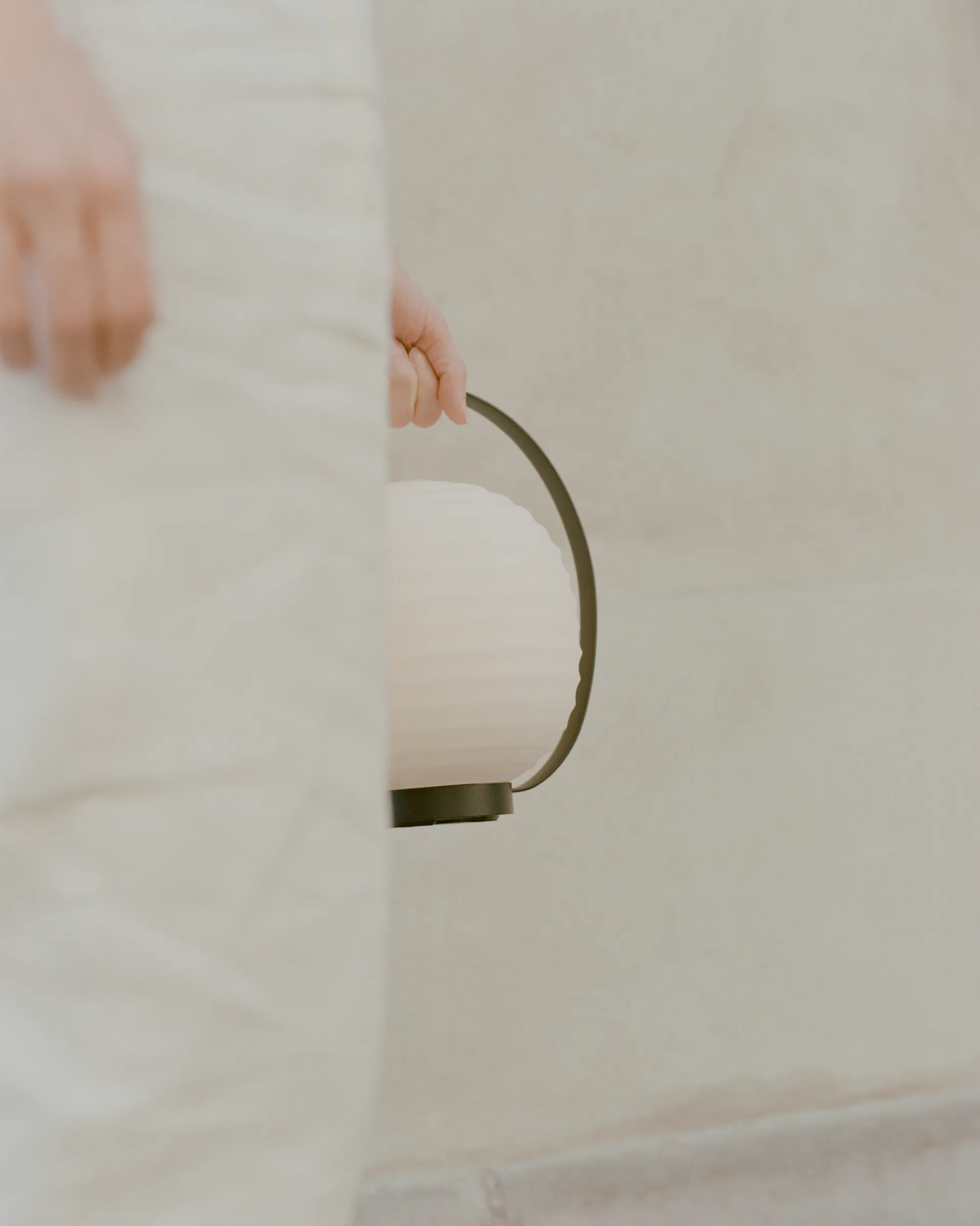 랜턴 무선 테이블 조명 23x18 cm, Black New Works | 뉴웍스