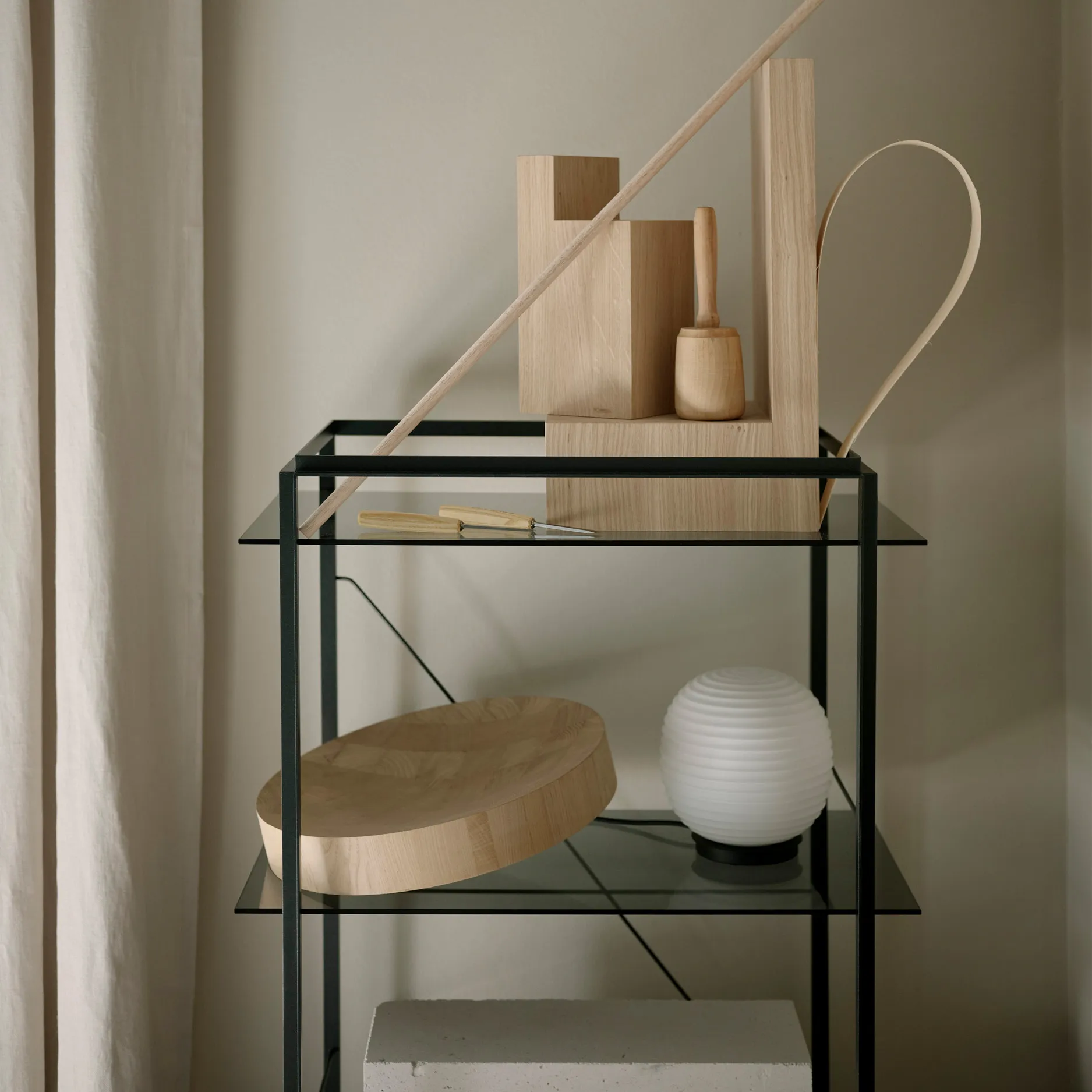 렌턴 글로브 테이블 조명 스몰, Frosted white opal glass New Works | 뉴웍스