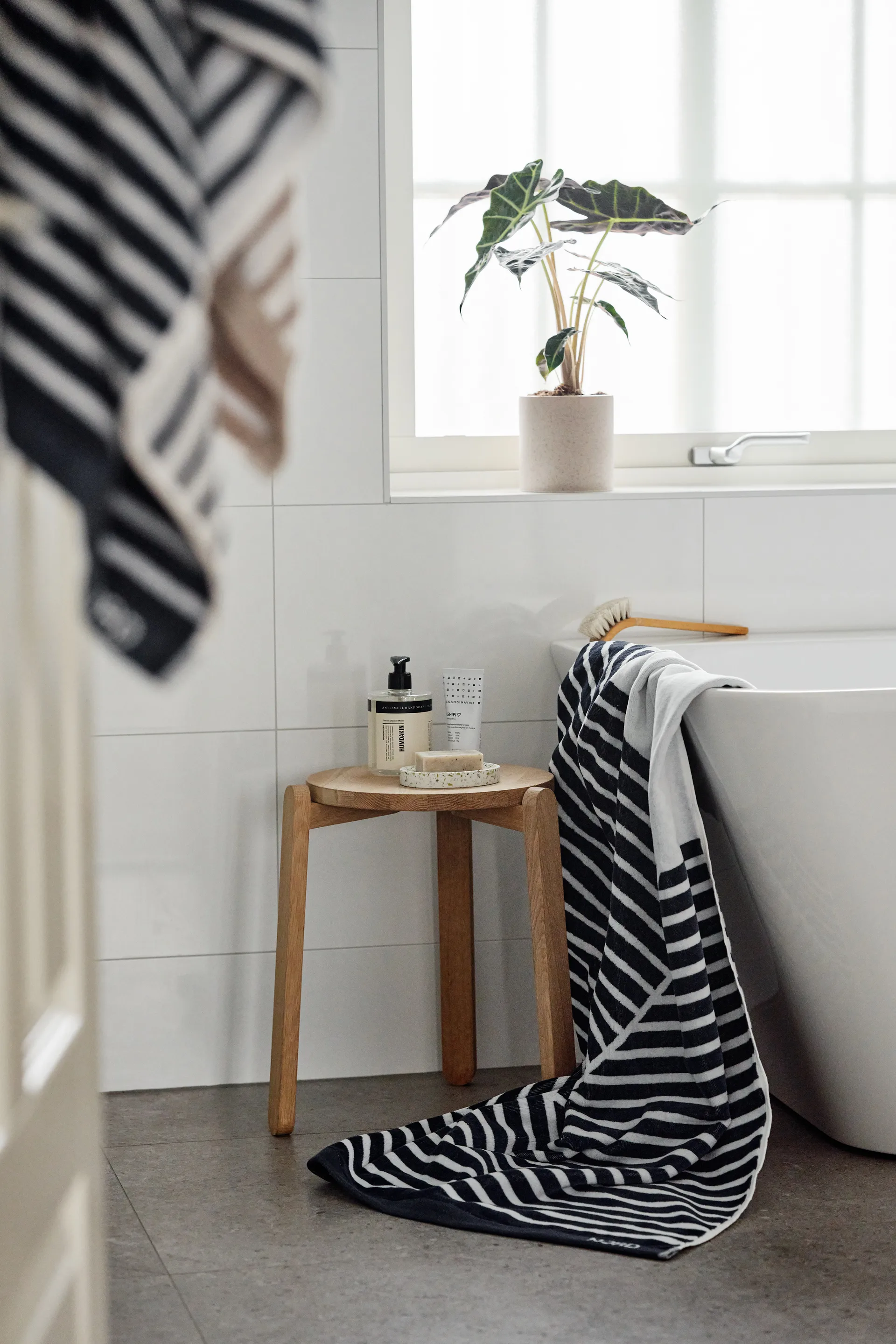 스트라이프 바스 타올 100x150 cm, Blue NJRD | 니오르