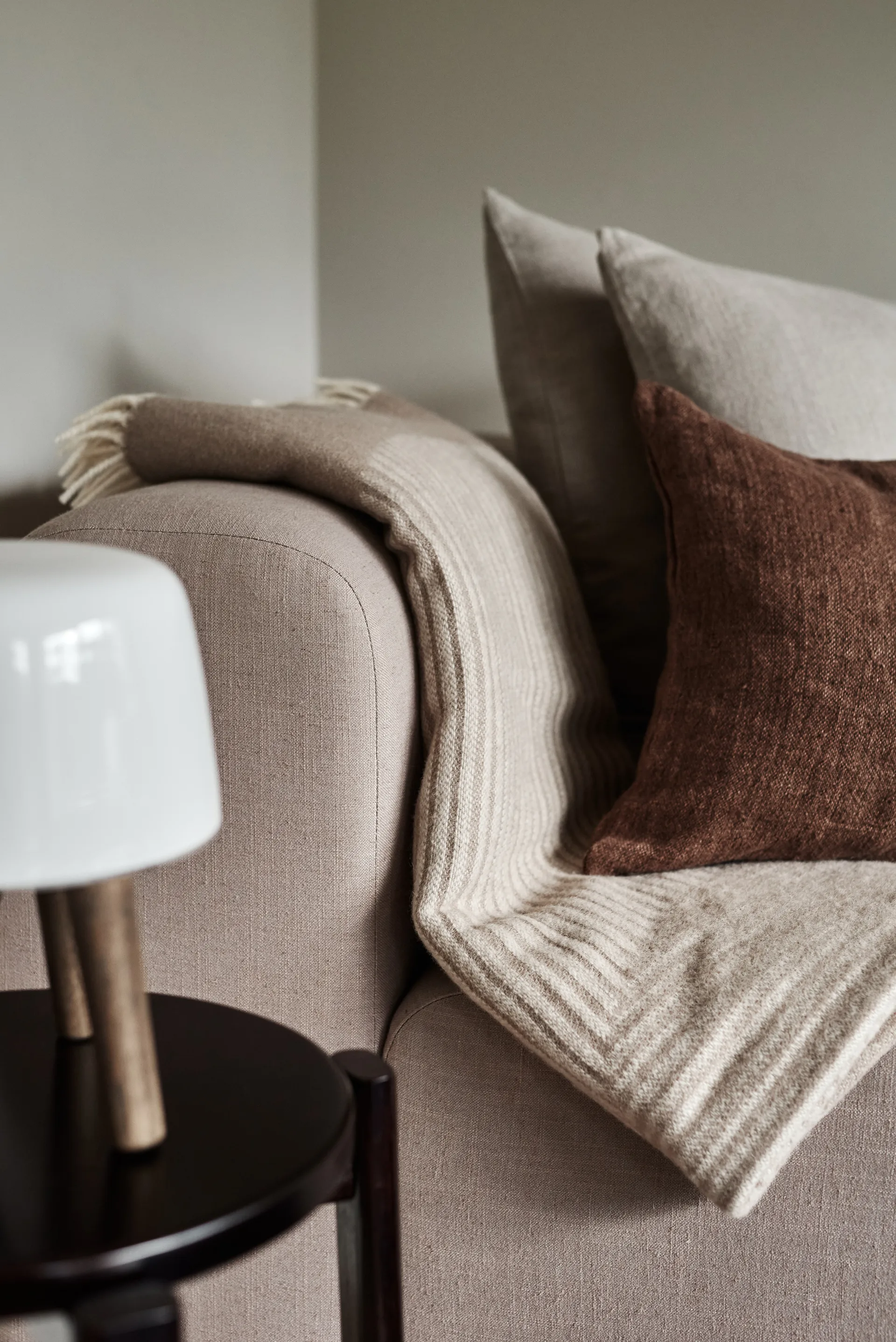 써클 울 스로우 130x185 cm, Beige NJRD | 니오르