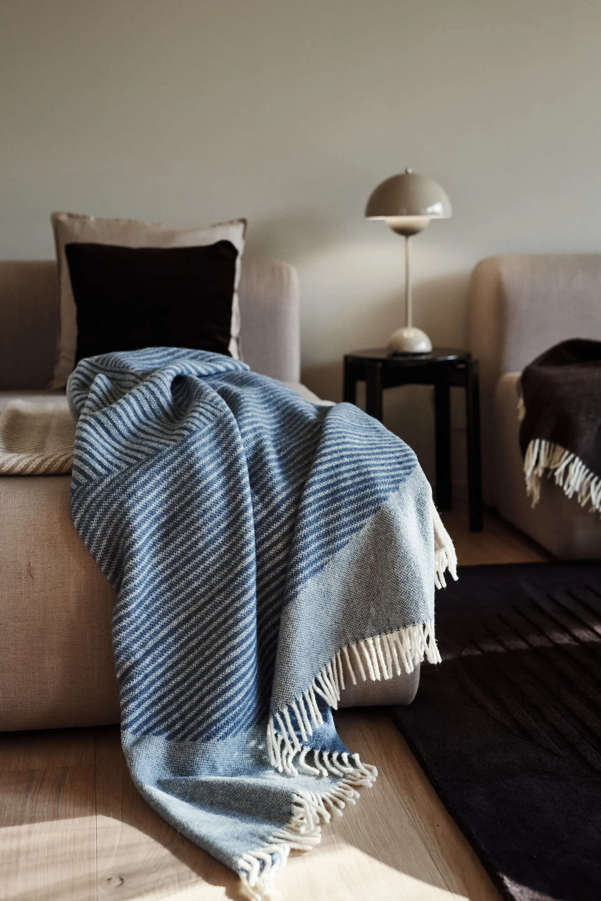 써클 울 스로우 130x185 cm, Blue NJRD | 니오르