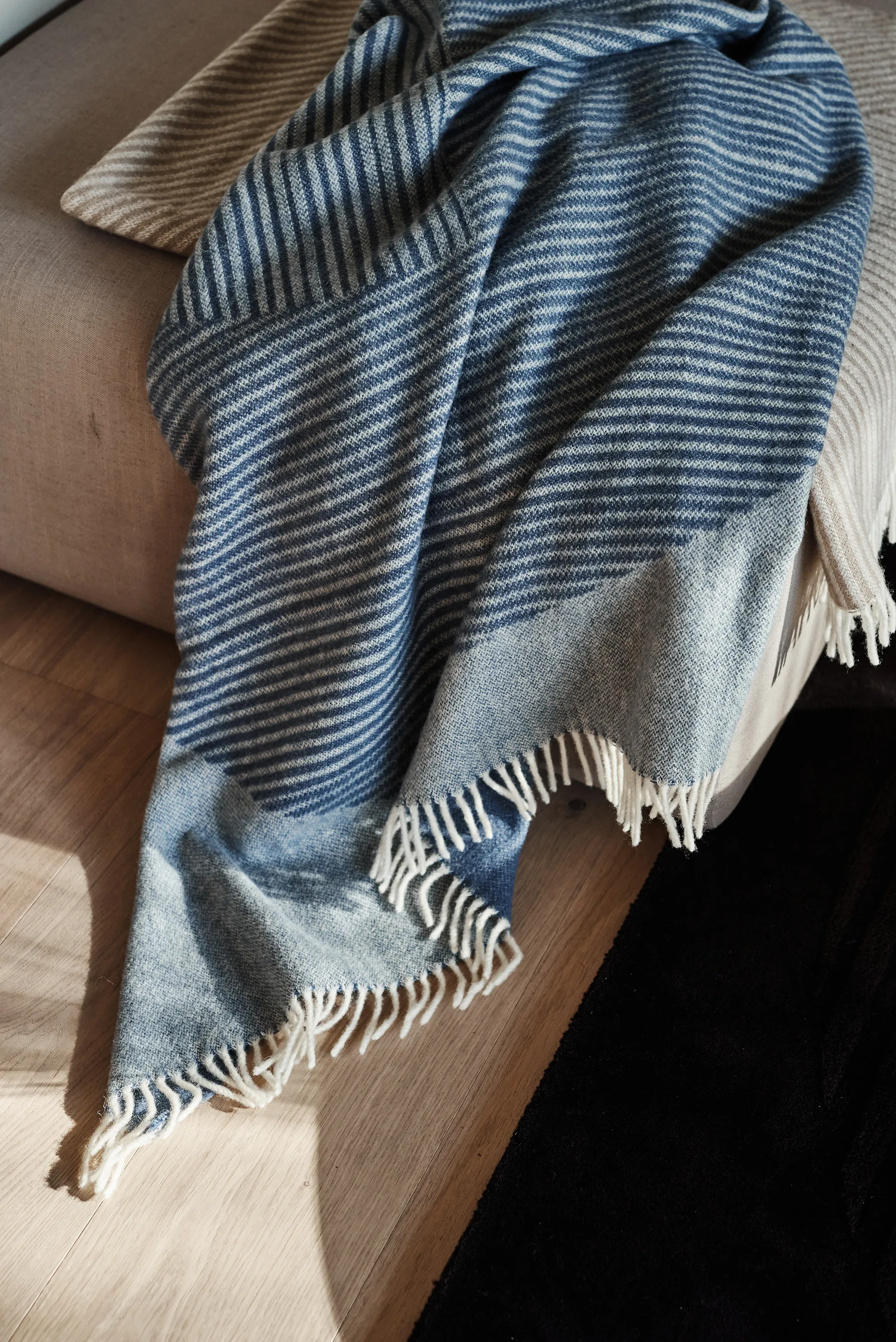 써클 울 스로우 130x185 cm, Blue NJRD | 니오르