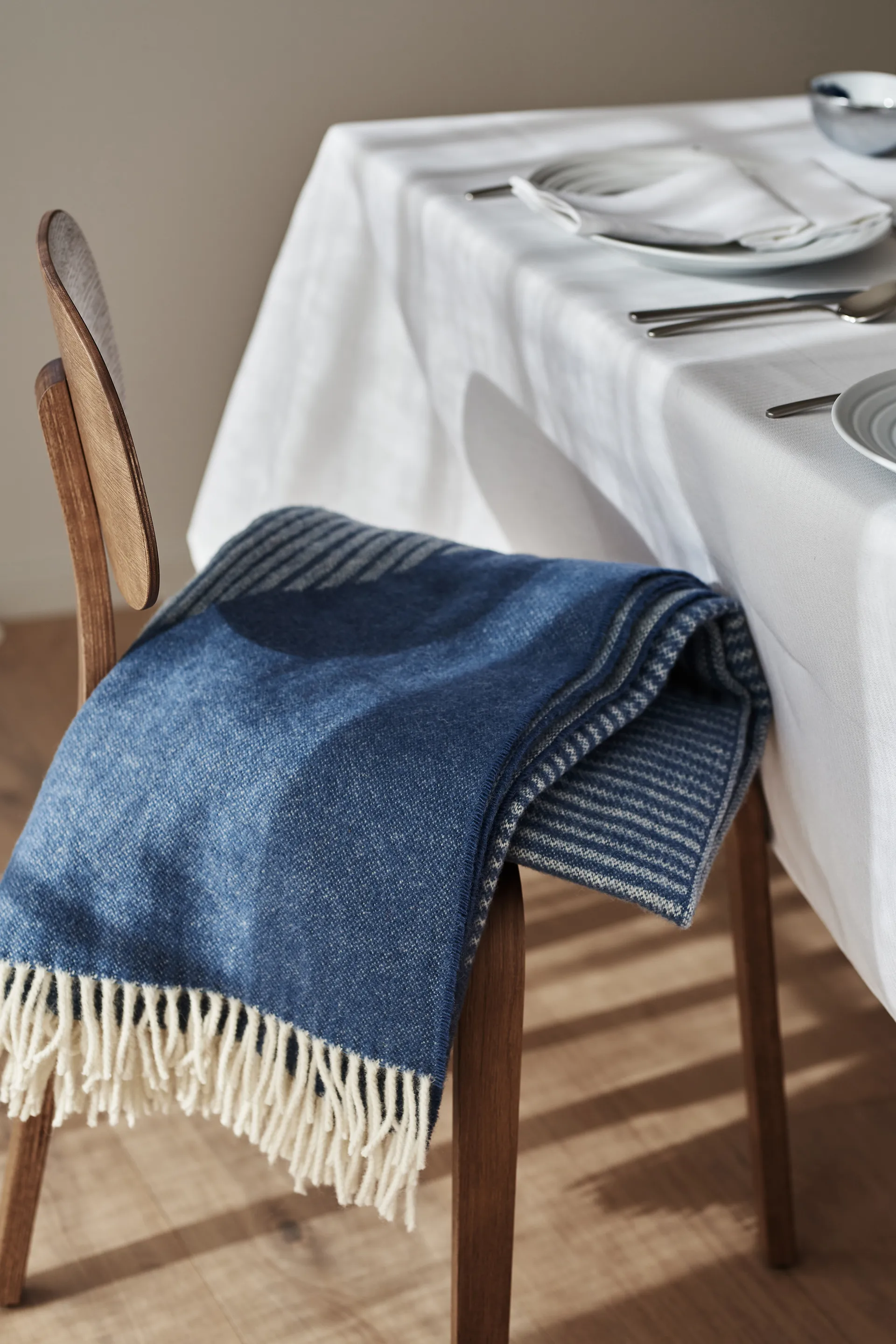 써클 울 스로우 130x185 cm, Blue NJRD | 니오르