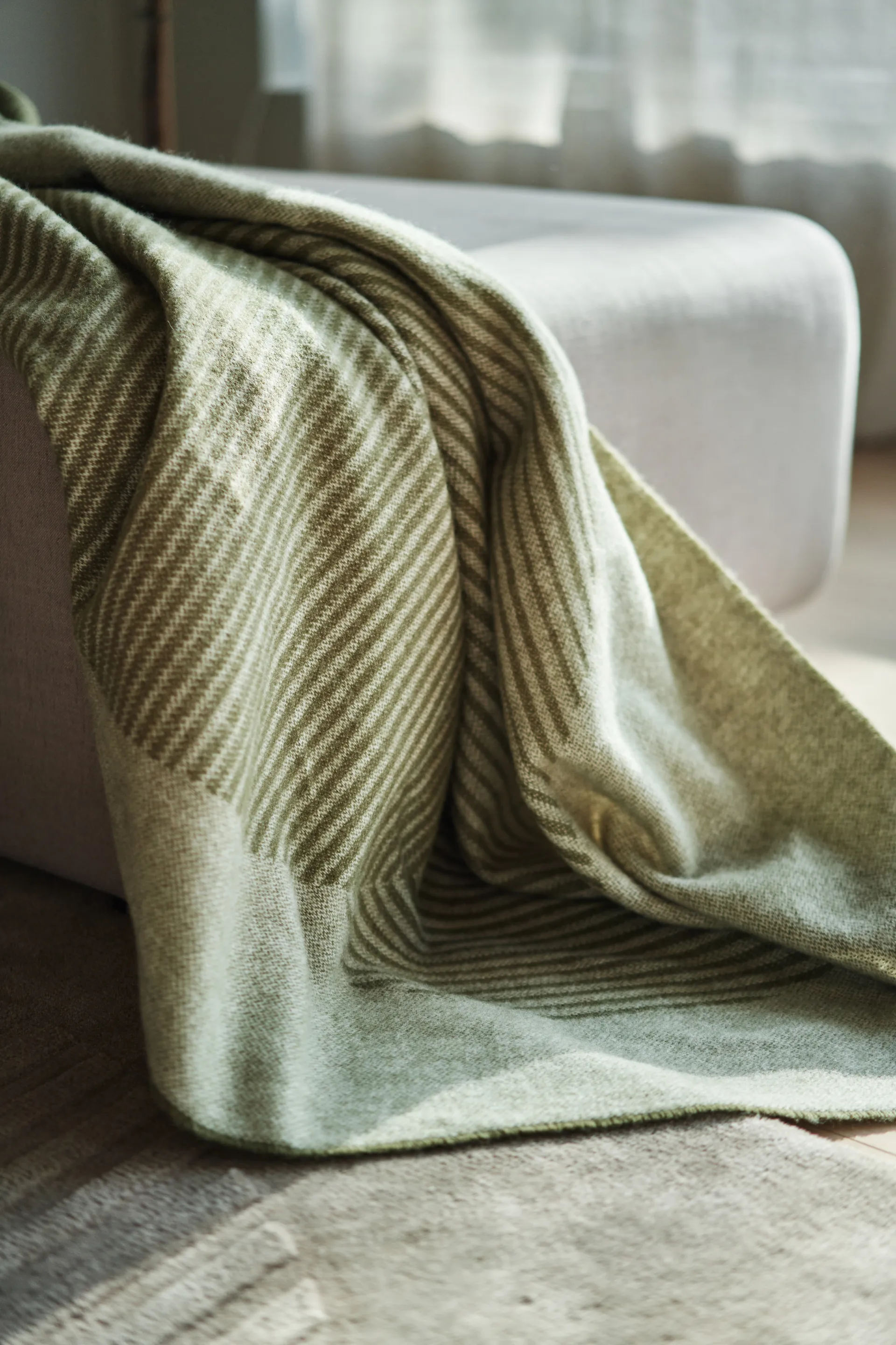 써클 울 스로우 130x185 cm, Green NJRD | 니오르