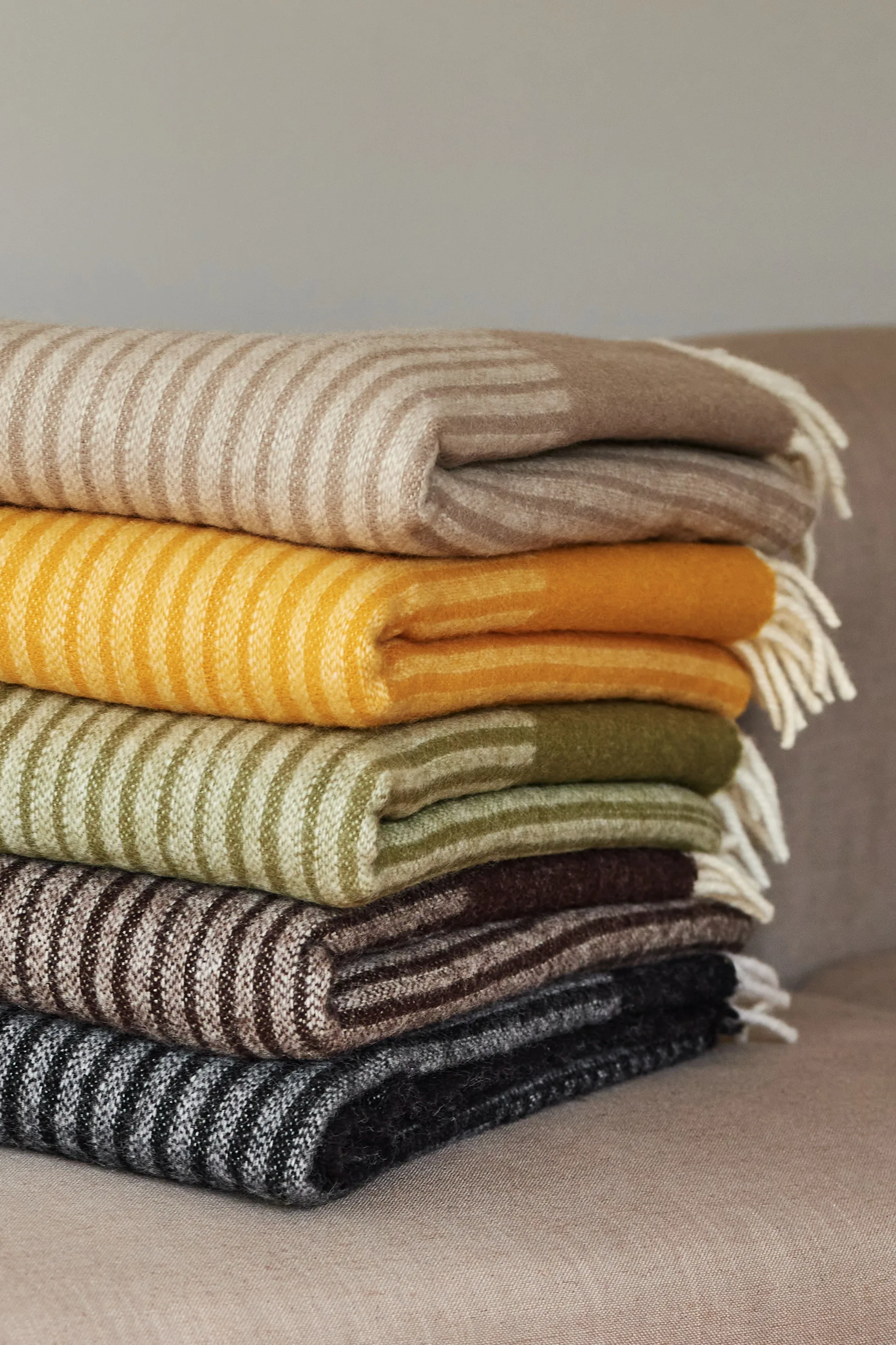 써클 울 스로우 130x185 cm, Green NJRD | 니오르