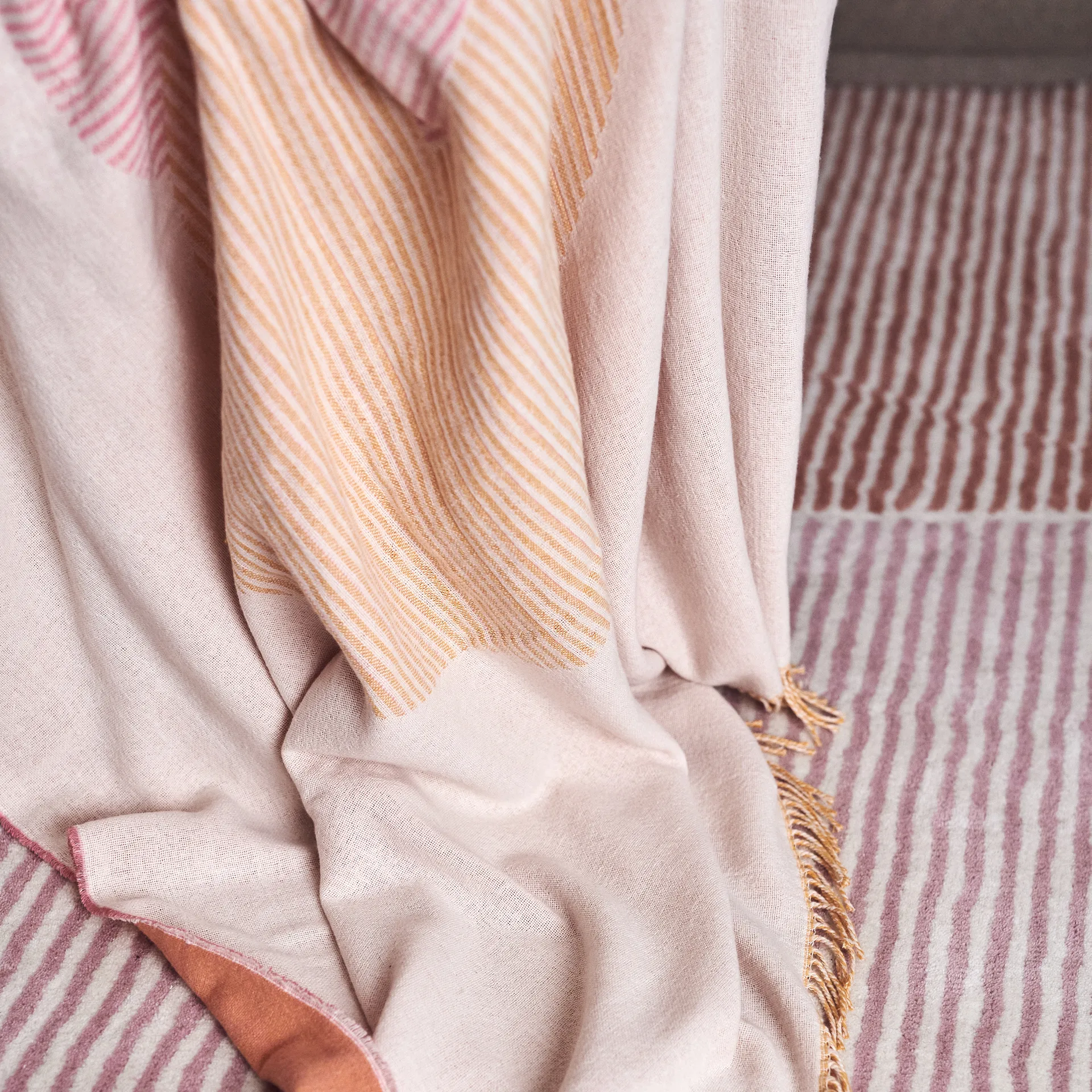 써클 코튼 스로우 130x185 cm, natural white NJRD | 니오르