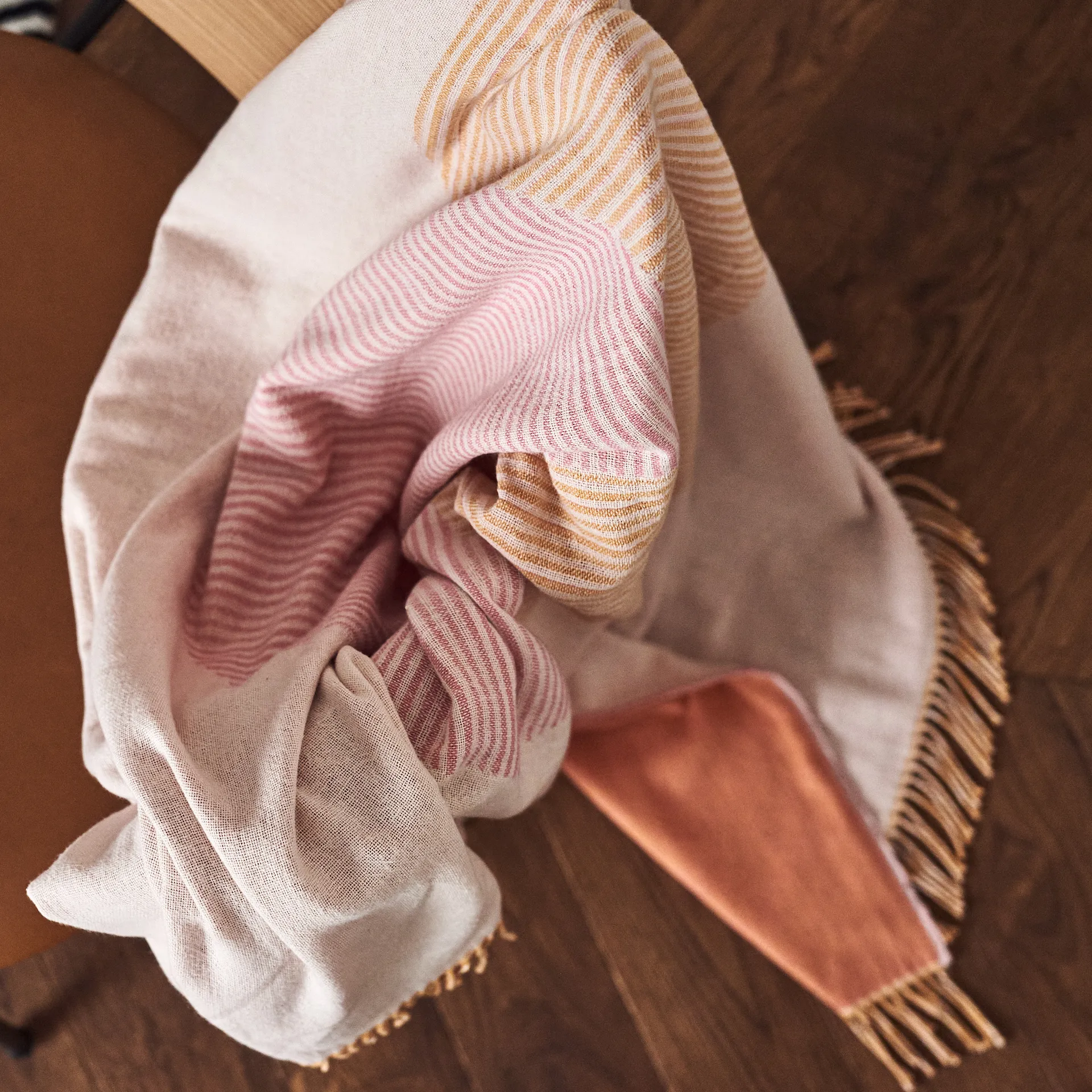 써클 코튼 스로우 130x185 cm, natural white NJRD | 니오르