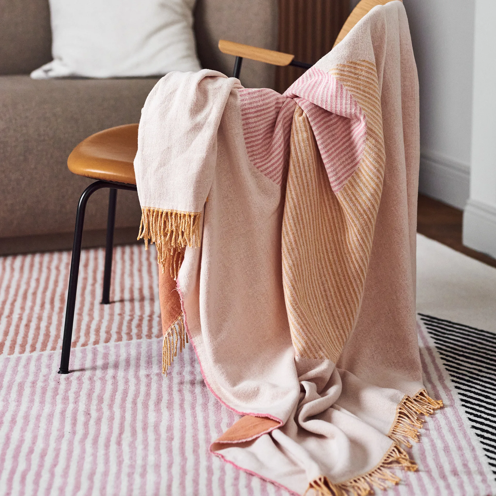 써클 코튼 스로우 130x185 cm, natural white NJRD | 니오르