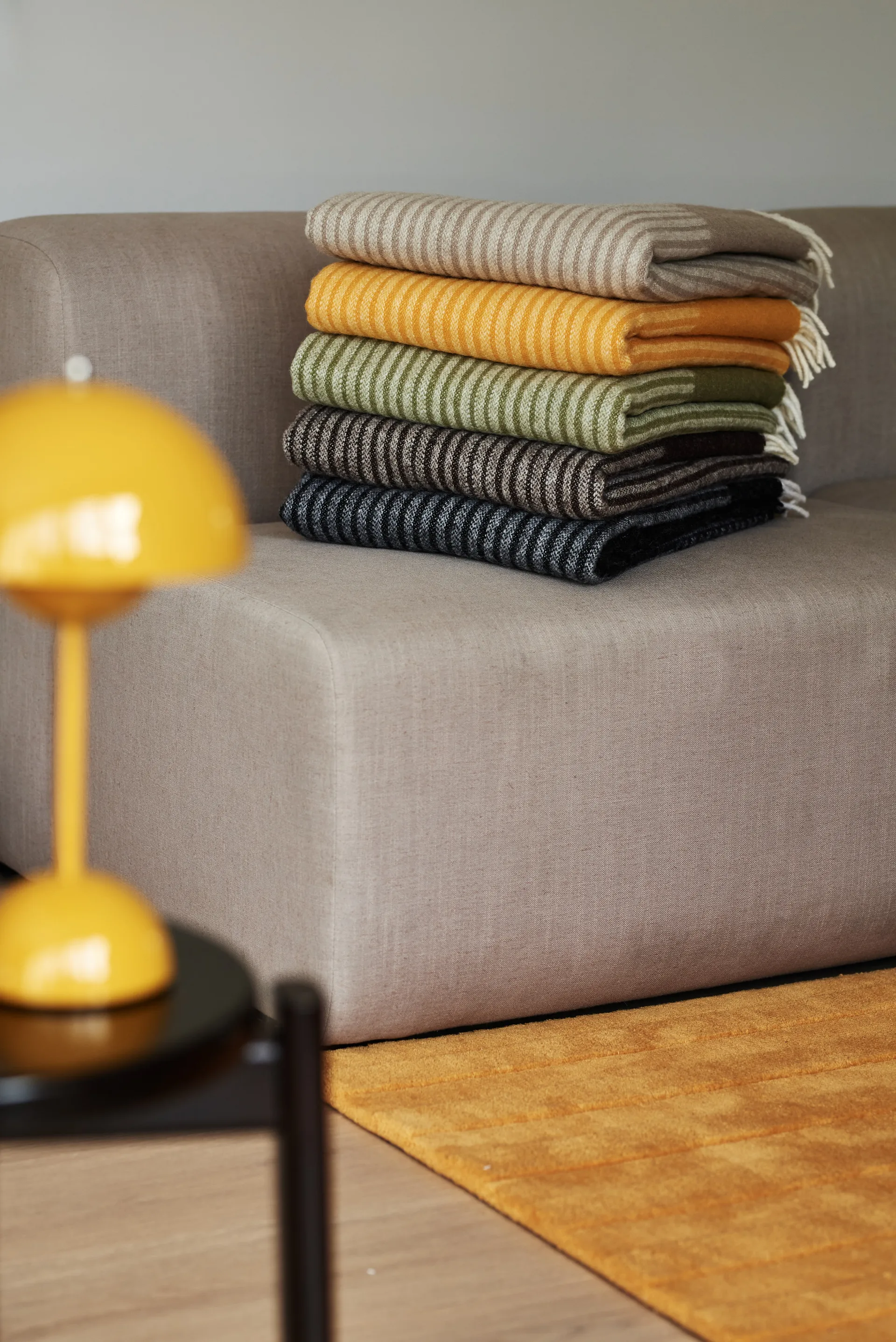 써클 울 스로우 130x185 cm, Yellow NJRD | 니오르