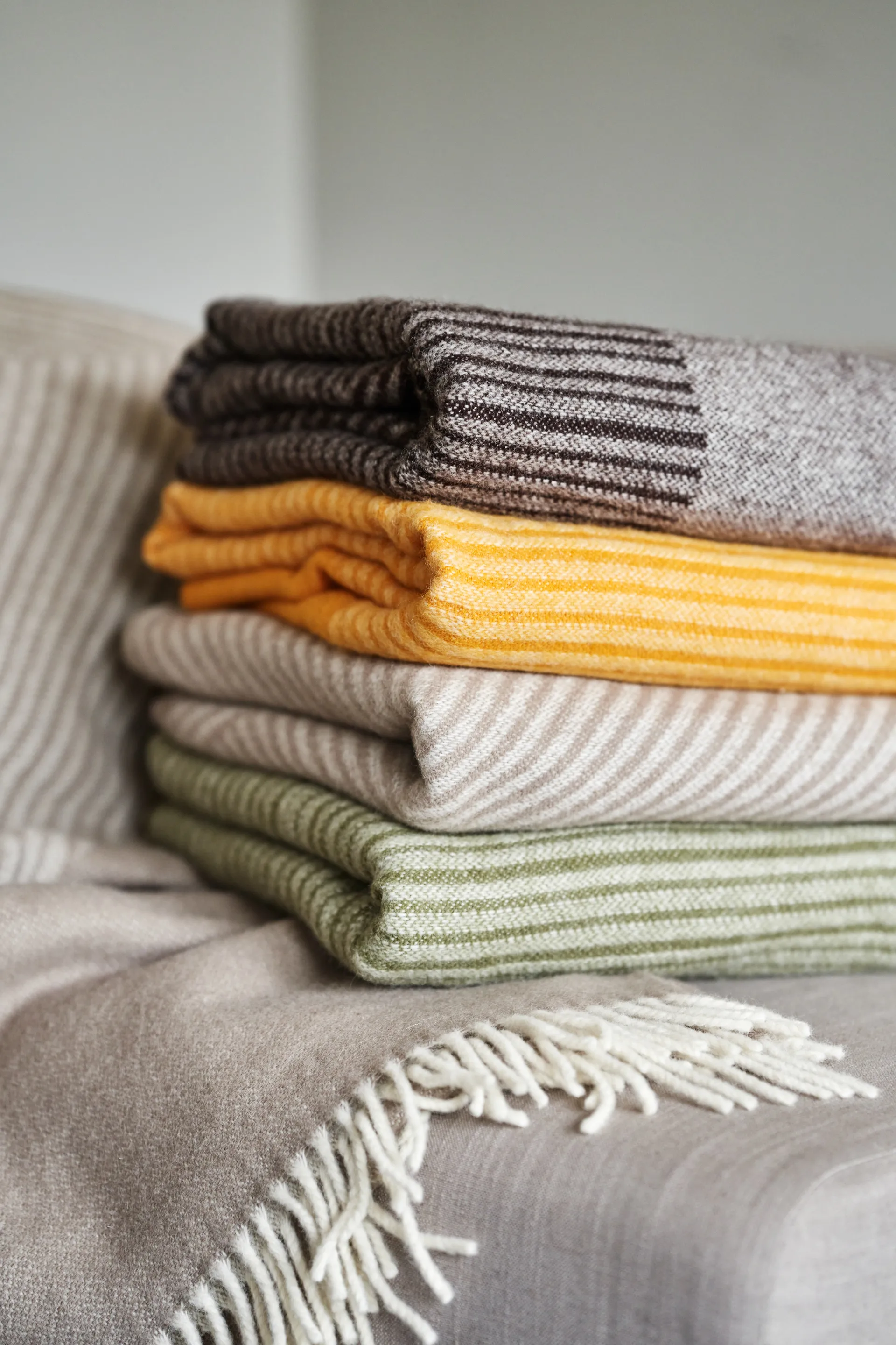 스트라이프 울 스로우 130x185 cm, Yellow NJRD | 니오르