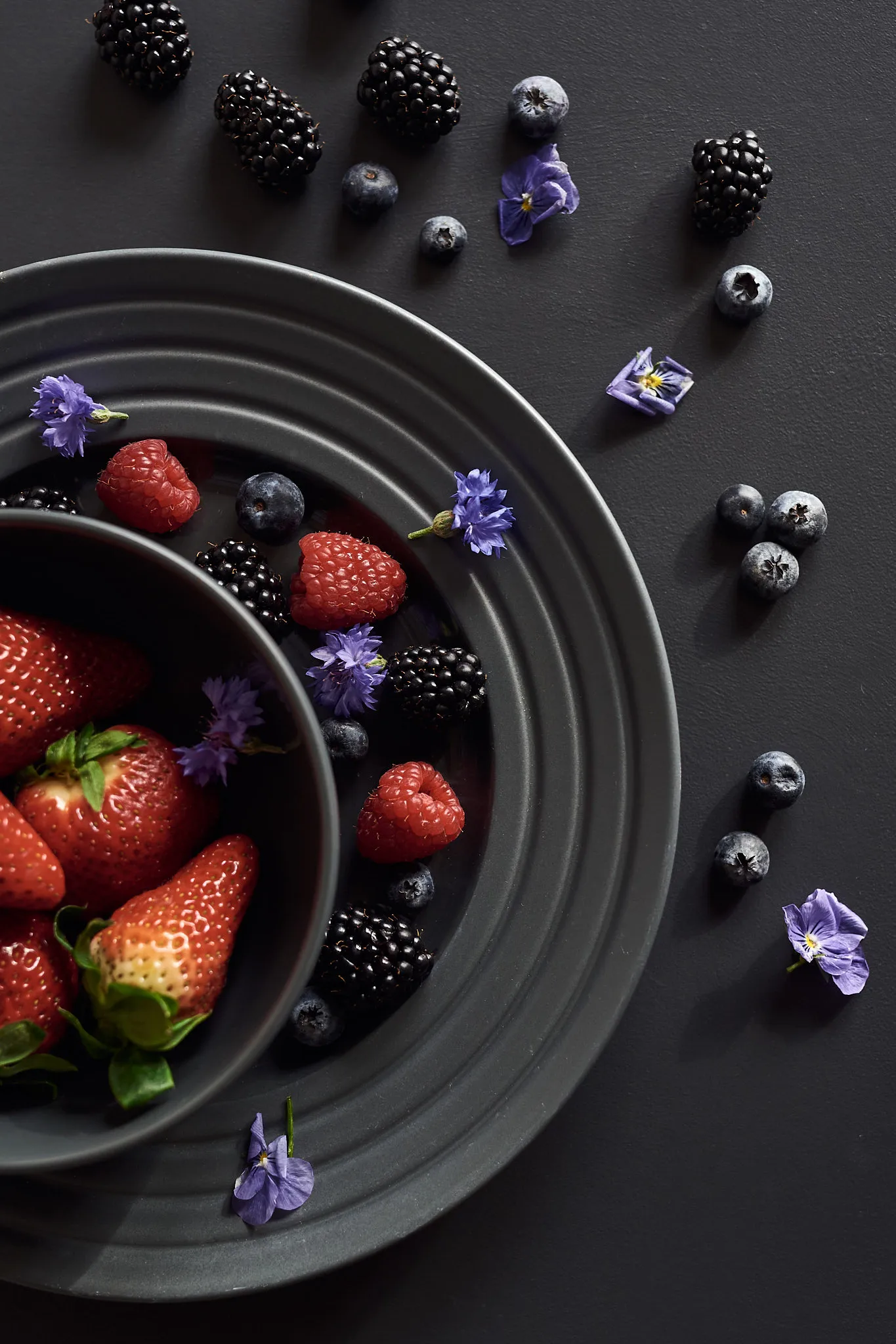 라인즈 접시 Ø27 cm 6개 세트, dark grey NJRD | 니오르