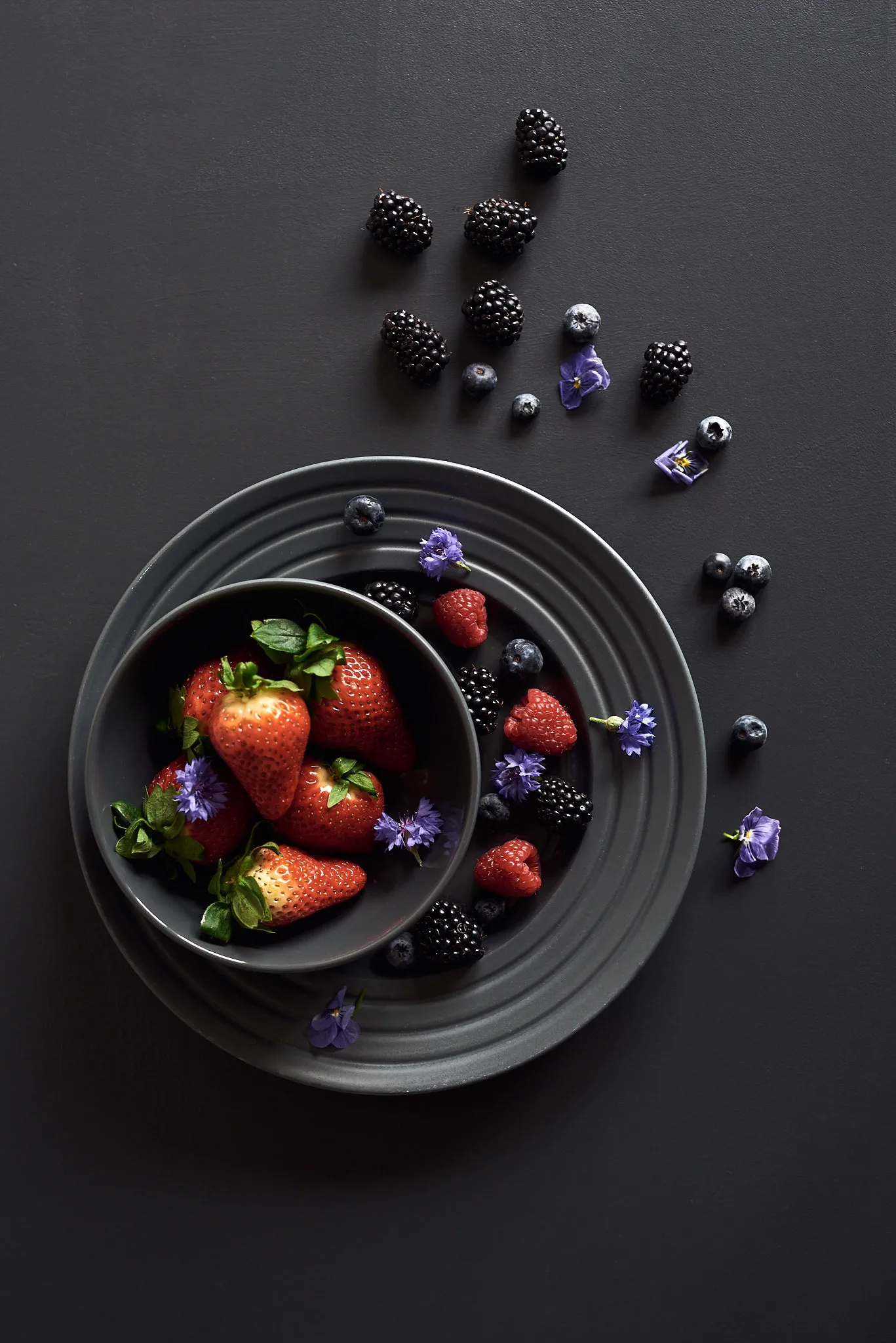 라인즈 접시 Ø27 cm, dark grey NJRD | 니오르