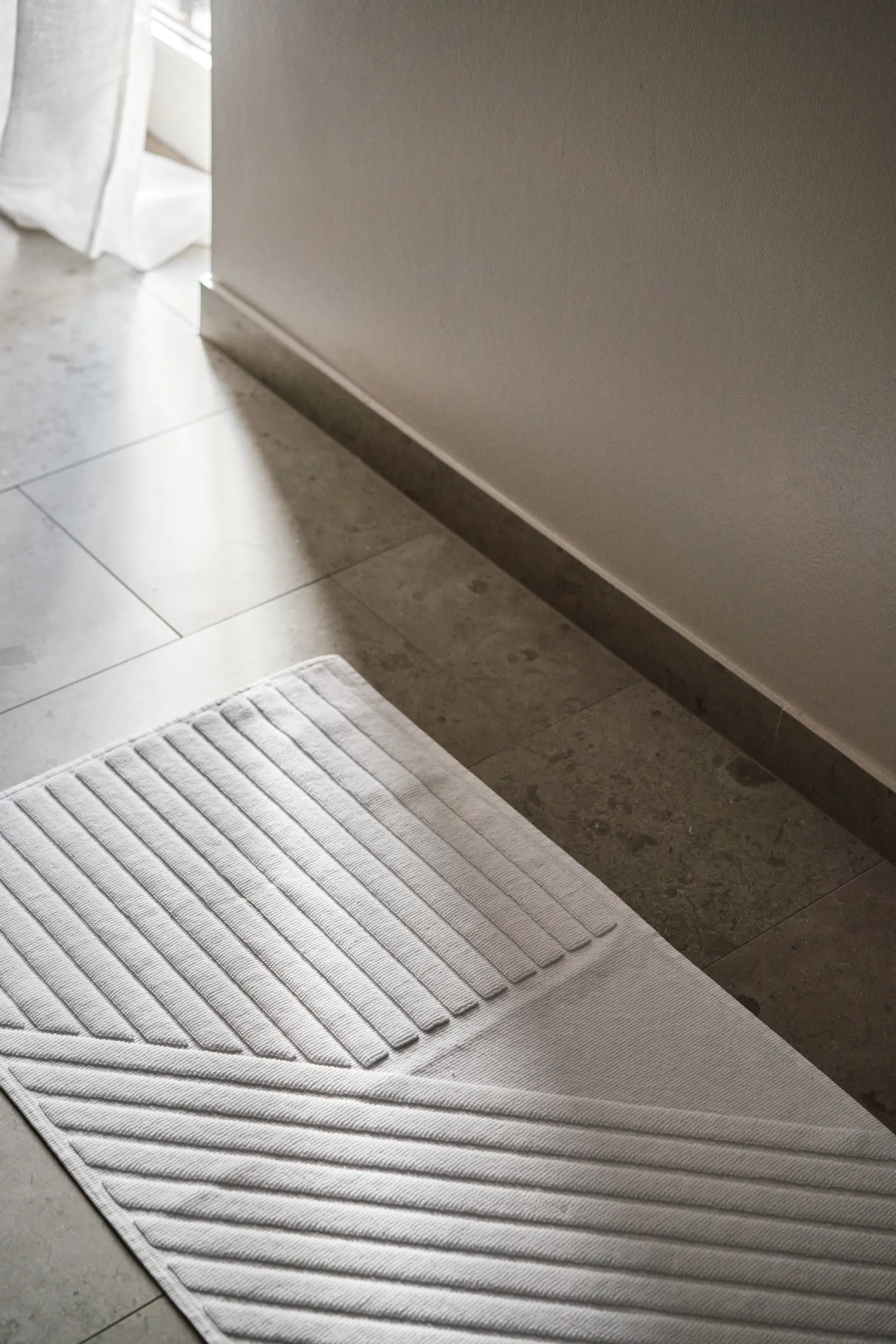 스트라이프 욕실 매트 50x90 cm, White NJRD | 니오르