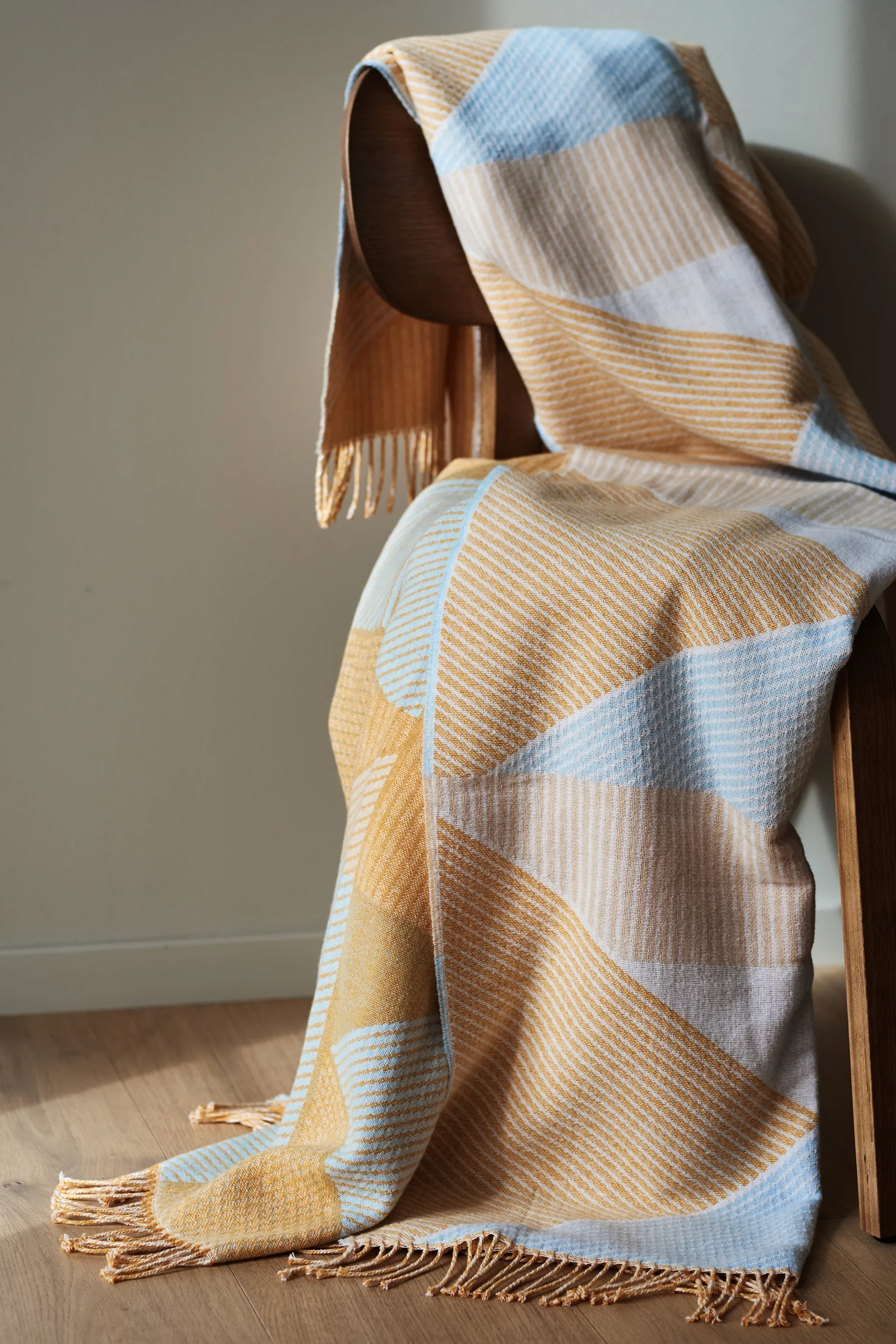 메트릭 포커스 No. 2 코튼 스로우 130x185 cm, Yellow NJRD | 니오르