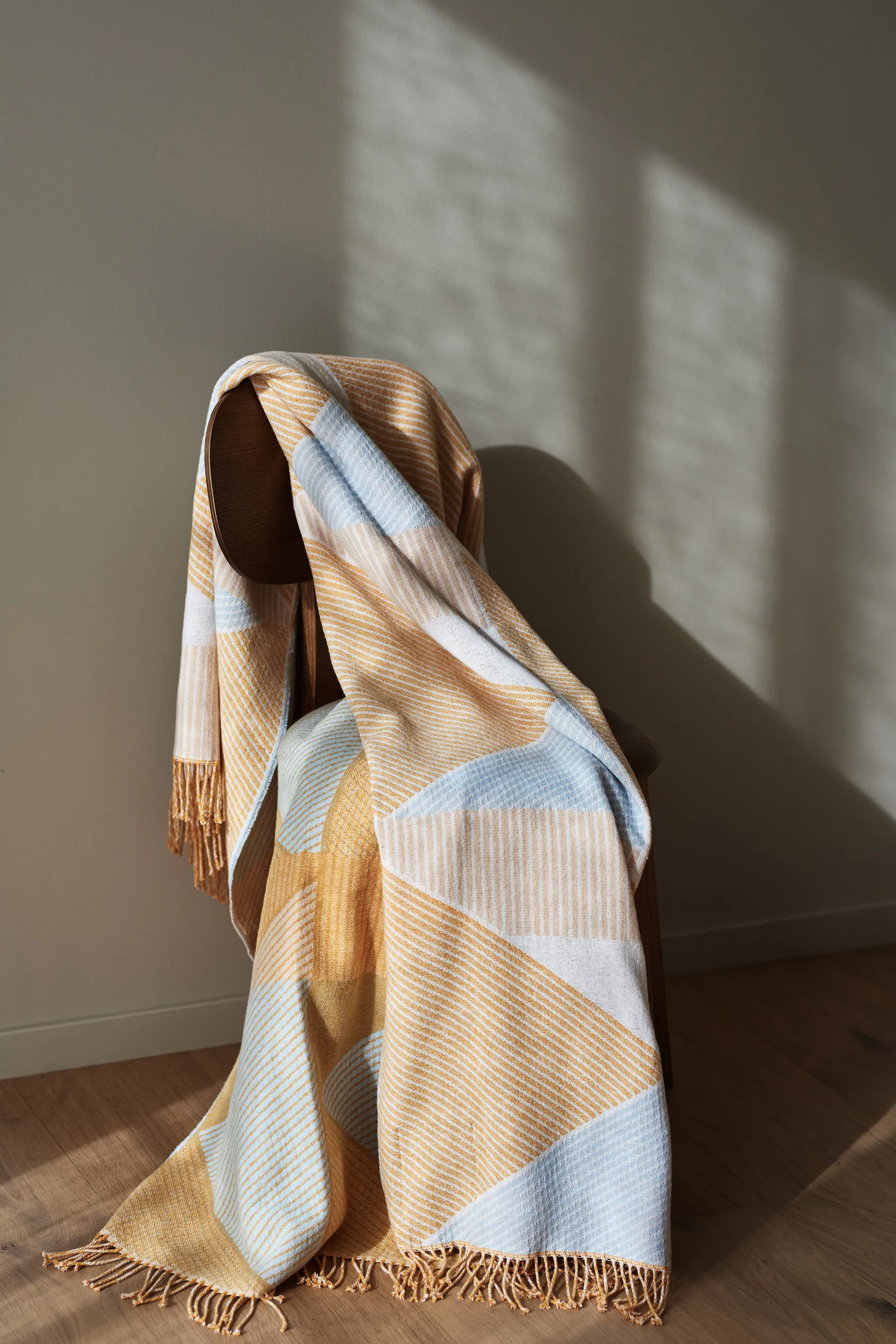 메트릭 포커스 No. 2 코튼 스로우 130x185 cm, Yellow NJRD | 니오르