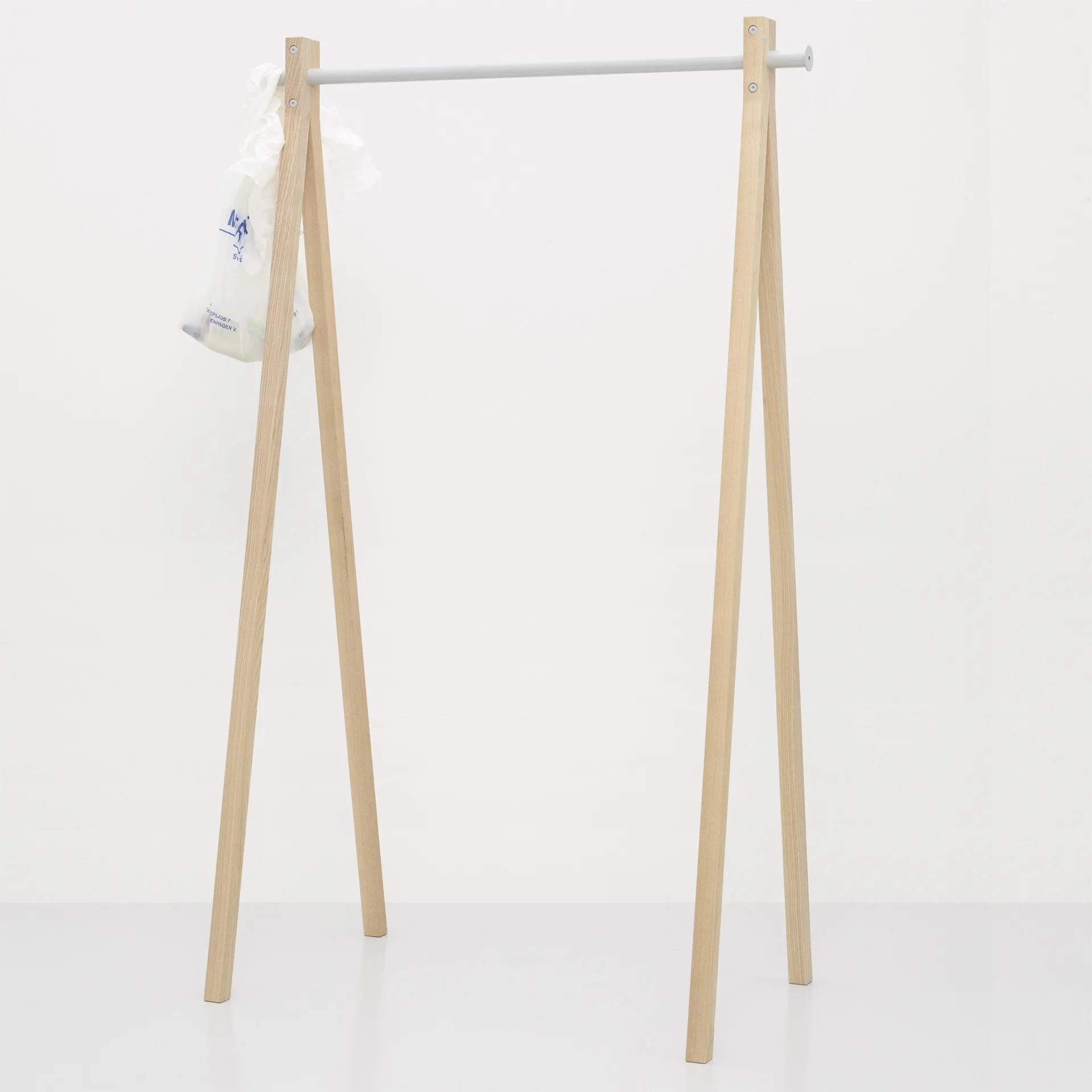 드레스-업 90 행거, natural-white Nomess Copenhagen | 노메스코펜하겐