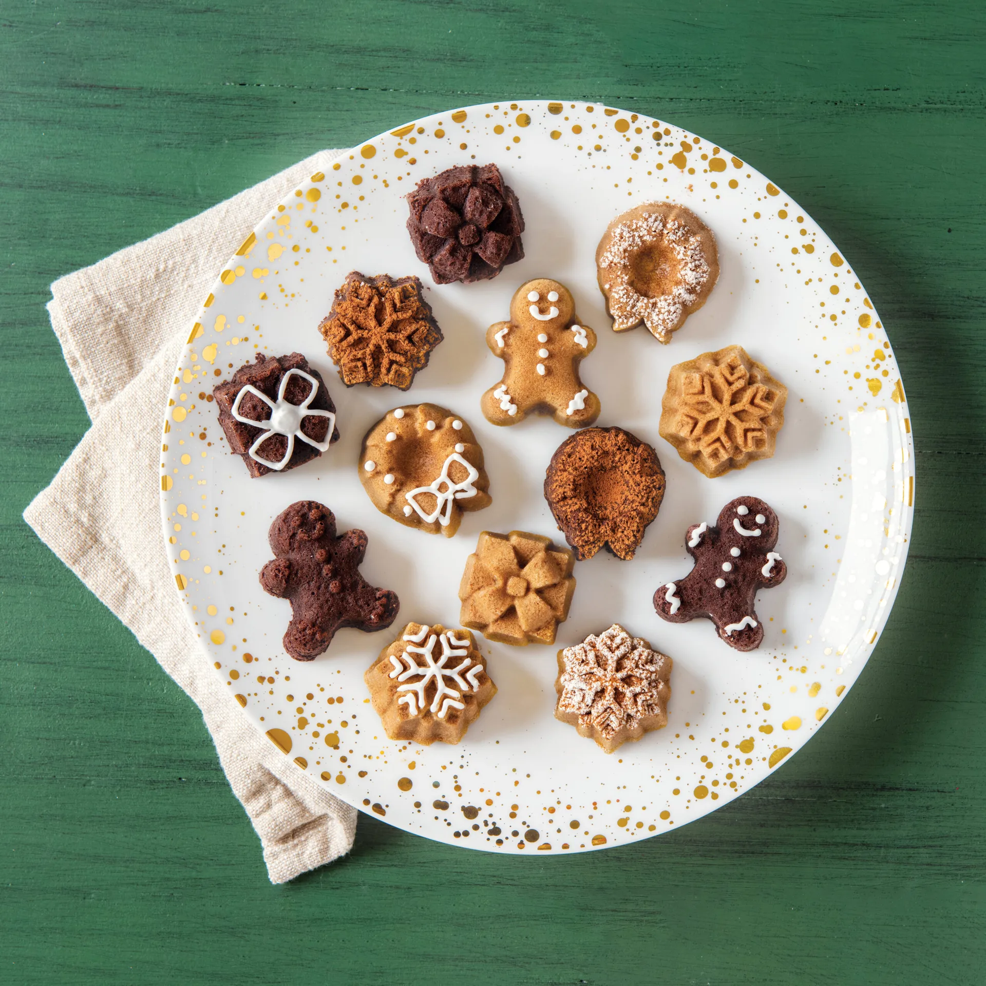 Nordic Ware Holiday 티 케이크 틴, Silver Nordic Ware | 노르딕 웨어