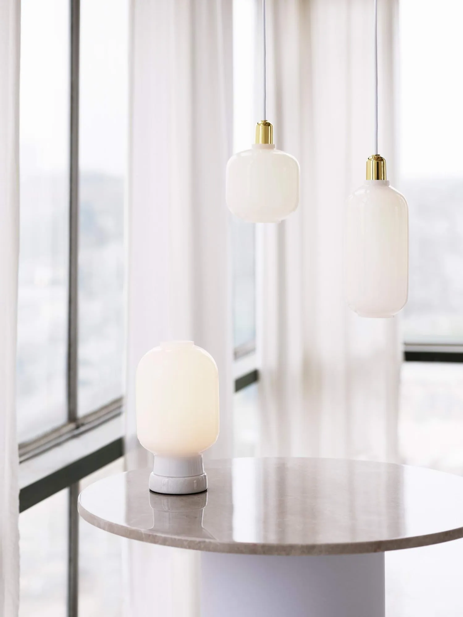 앰프 펜던트 조명 스몰 17 cm, White-Brass Normann Copenhagen | 노만코펜하겐