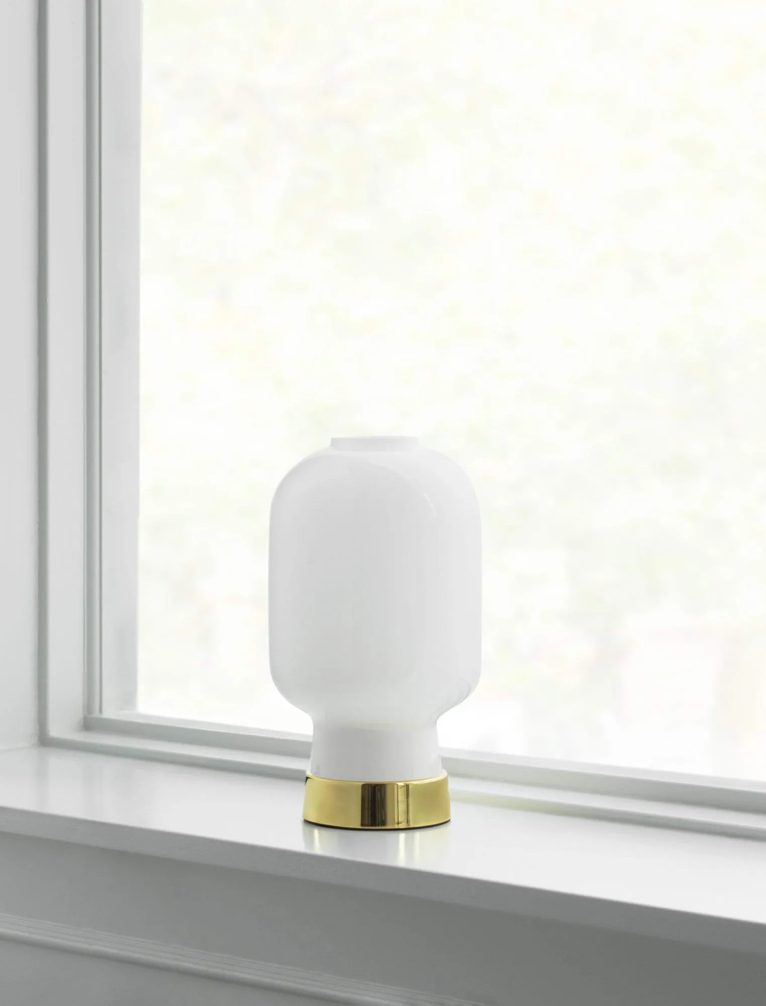 앰프 테이블 조명 26.5 cm, white-brass Normann Copenhagen | 노만코펜하겐