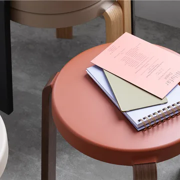 탭 스툴 43 cm - Black, Walnut Legs - Normann Copenhagen | 노만코펜하겐