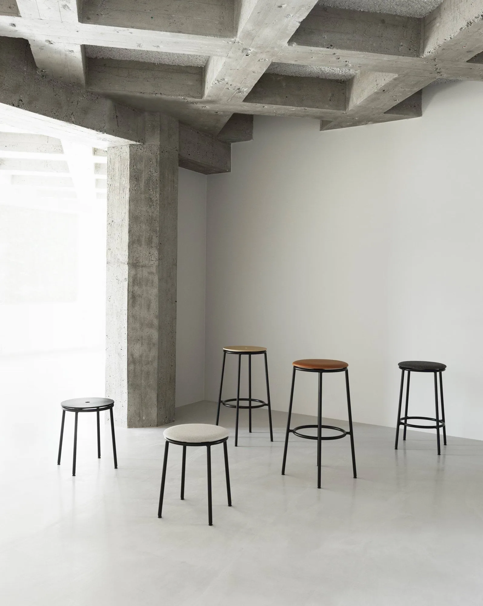 서카 스툴 45 cm, Black Aluminium Normann Copenhagen | 노만코펜하겐