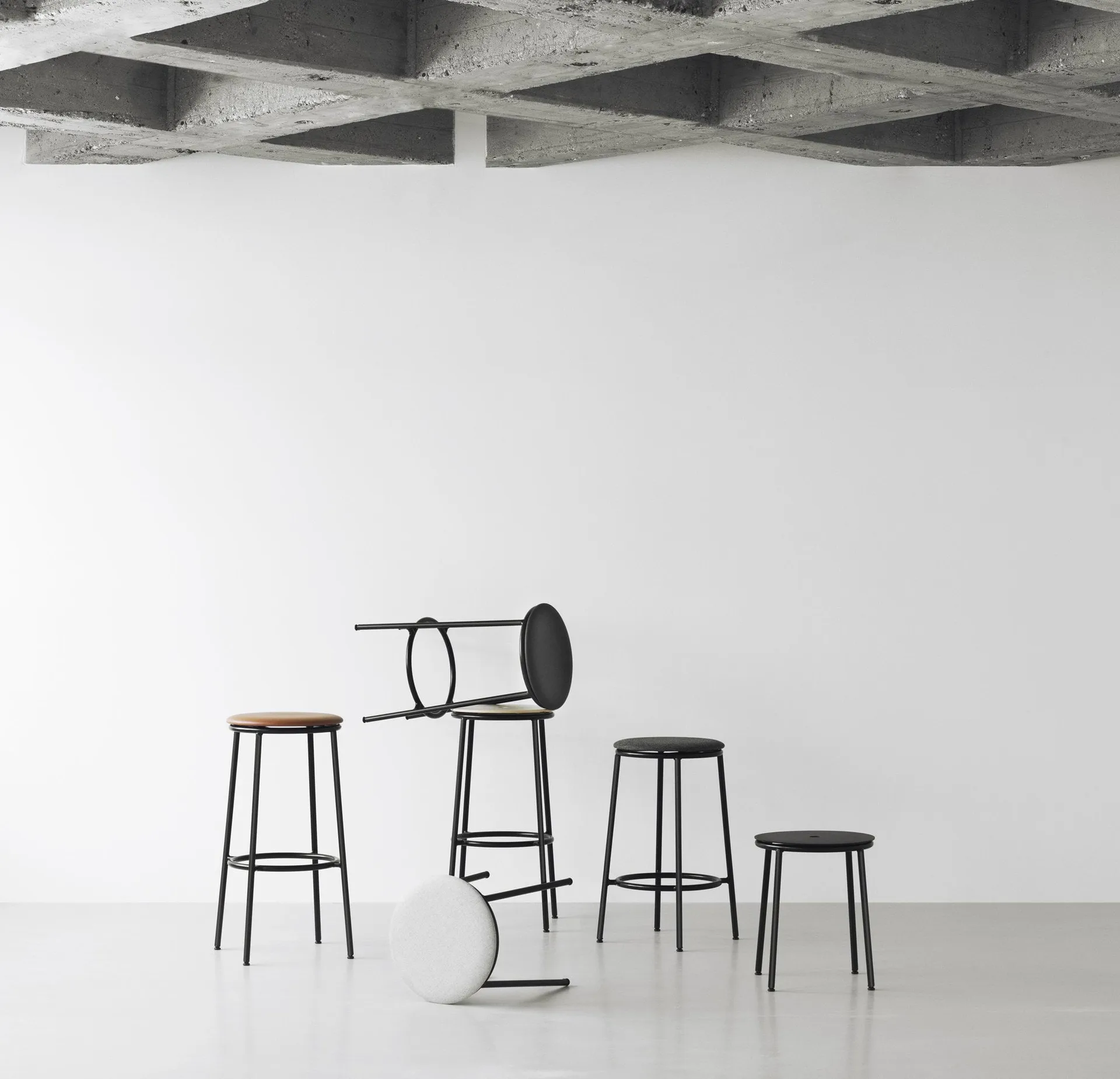서카 스툴 45 cm, Oak Normann Copenhagen | 노만코펜하겐