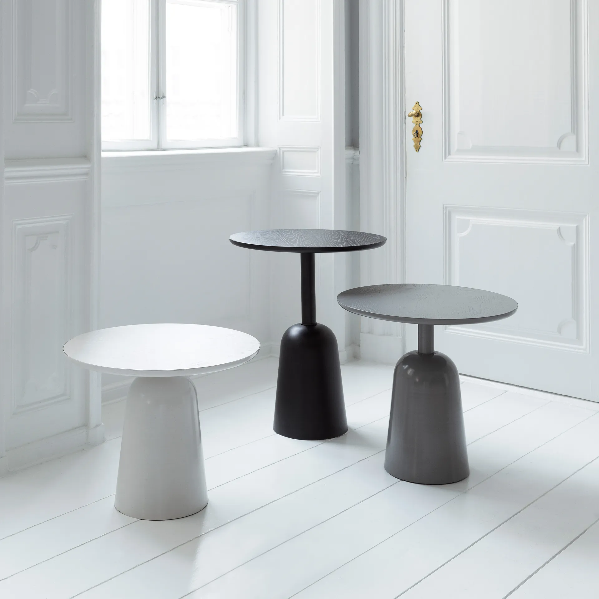 턴 높이 조절 테이블 Ø55 cm, warm grey Normann Copenhagen | 노만코펜하겐