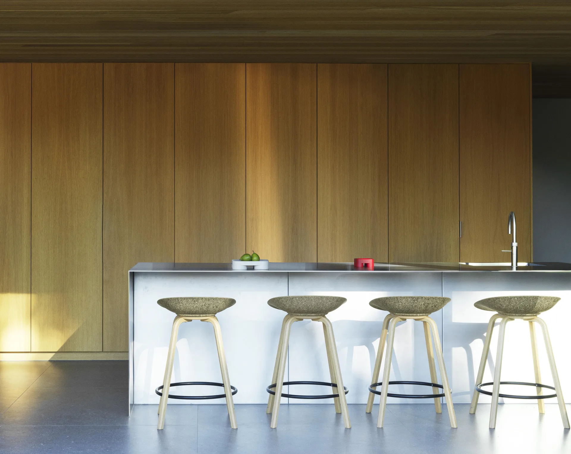 매트 바 스툴 65 cm, Seaweed-beech-black steel Normann Copenhagen | 노만코펜하겐