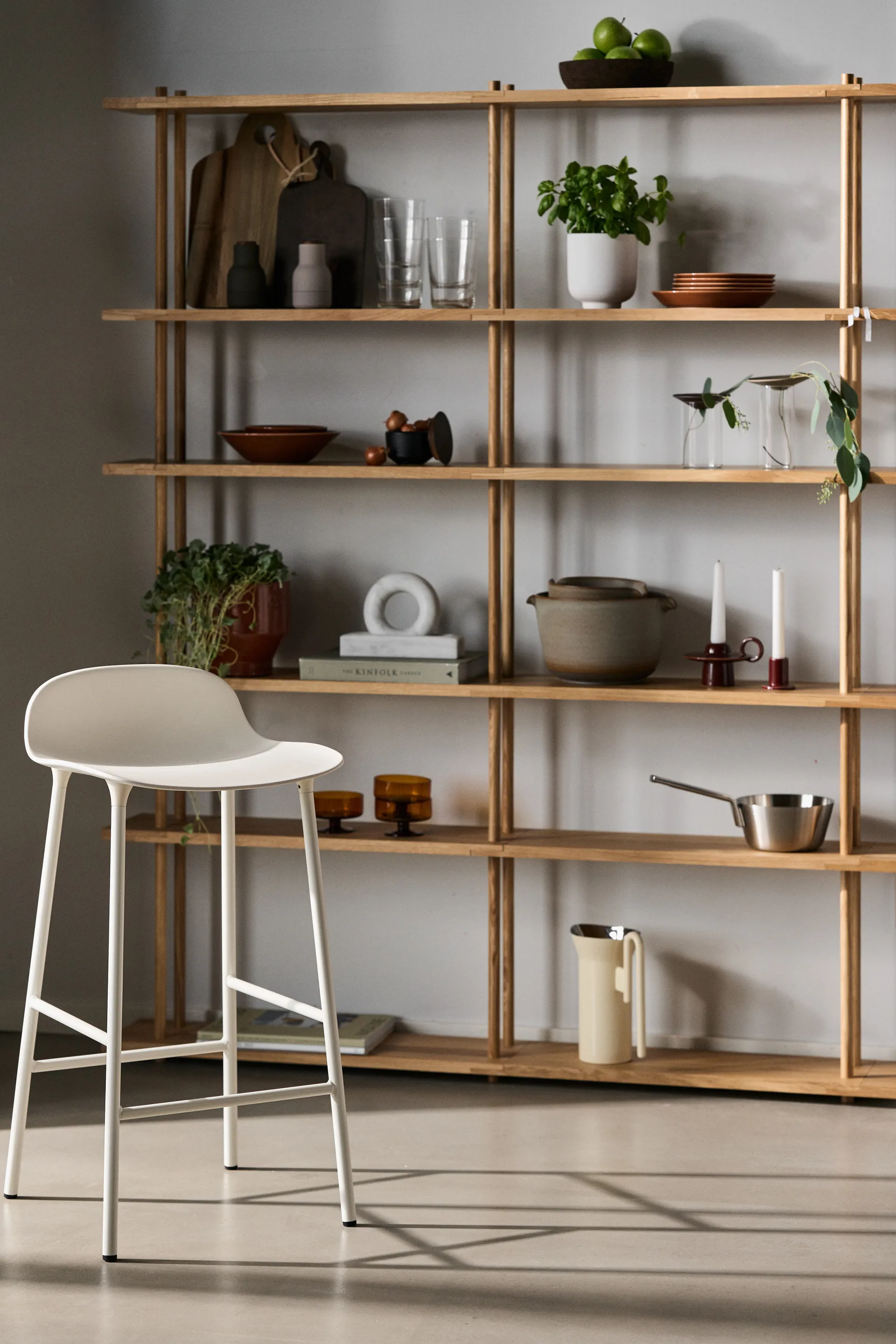 폼 바 스툴 65 cm 메탈 레그, White Normann Copenhagen | 노만코펜하겐
