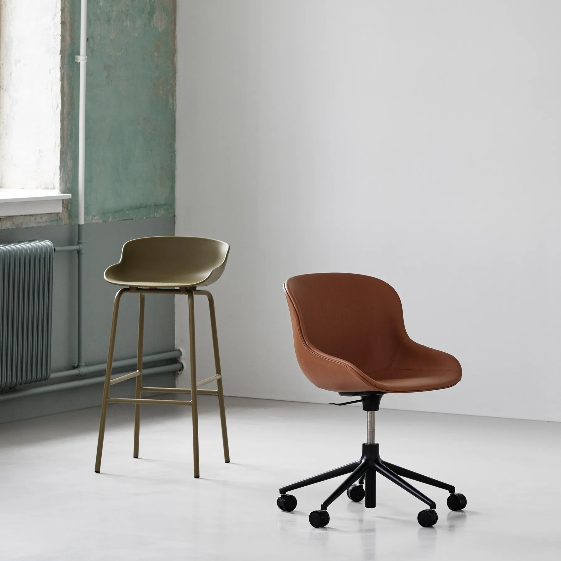 하이그 바스툴 금속 다리 65cm, Olive green Normann Copenhagen | 노만코펜하겐