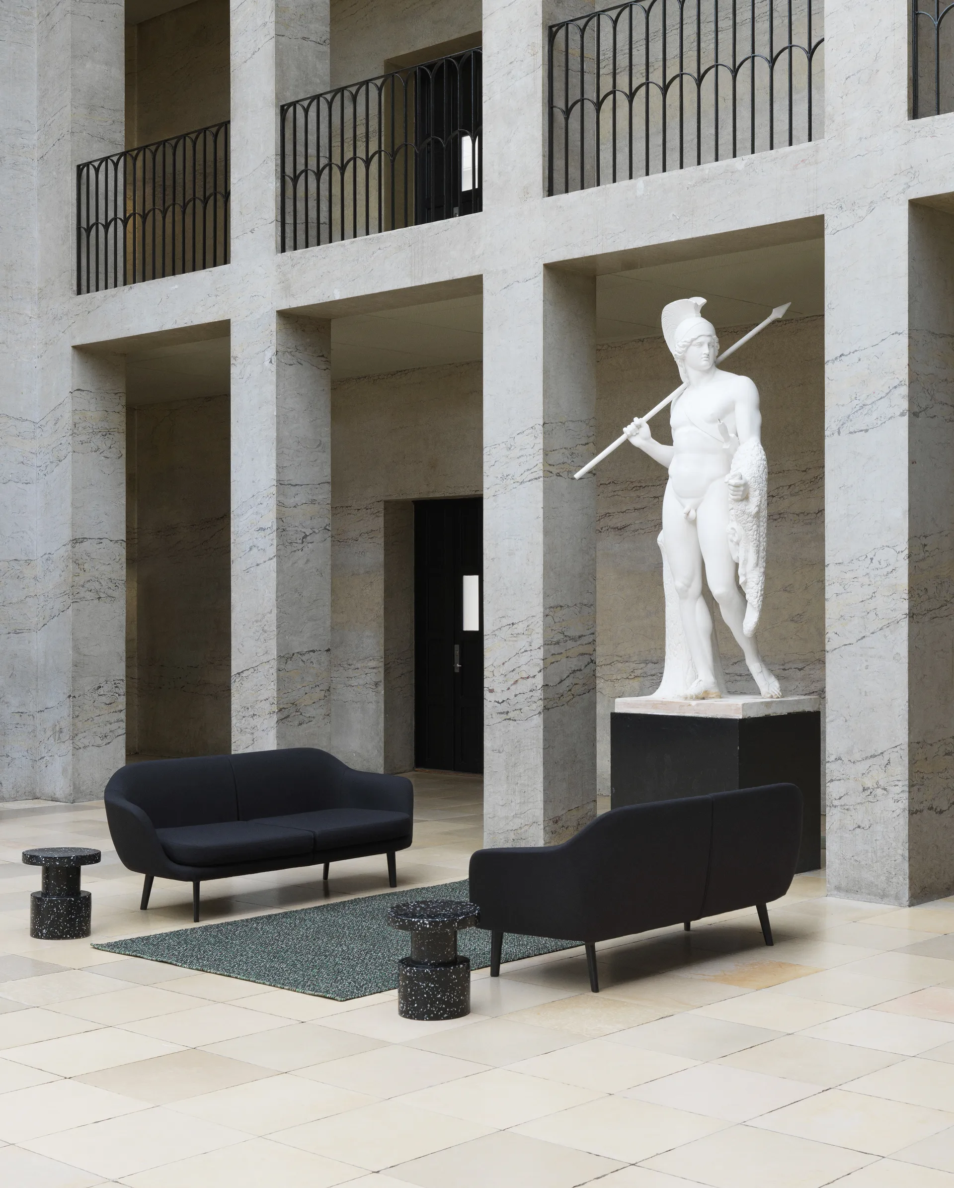 비트 라운드 스툴, Black, Ø36x42 cm Normann Copenhagen | 노만코펜하겐