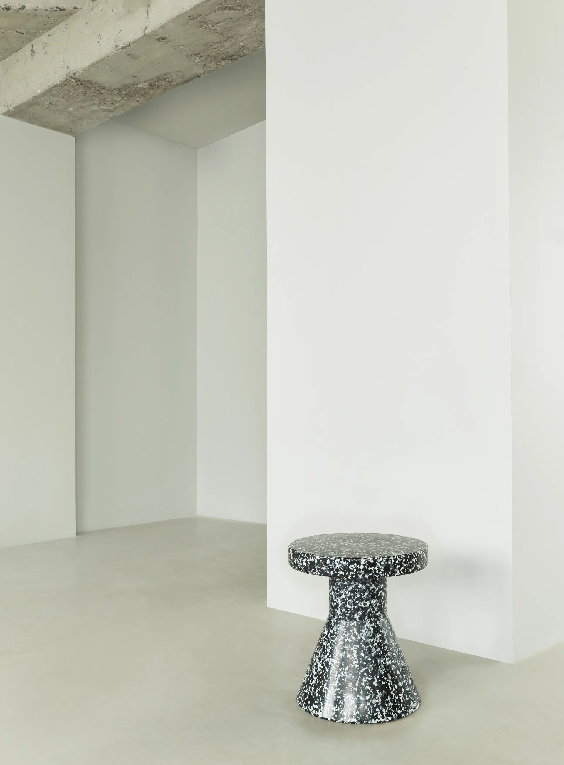 비트 콘 라운드 스툴, Black-White, Ø36x42 cm Normann Copenhagen | 노만코펜하겐
