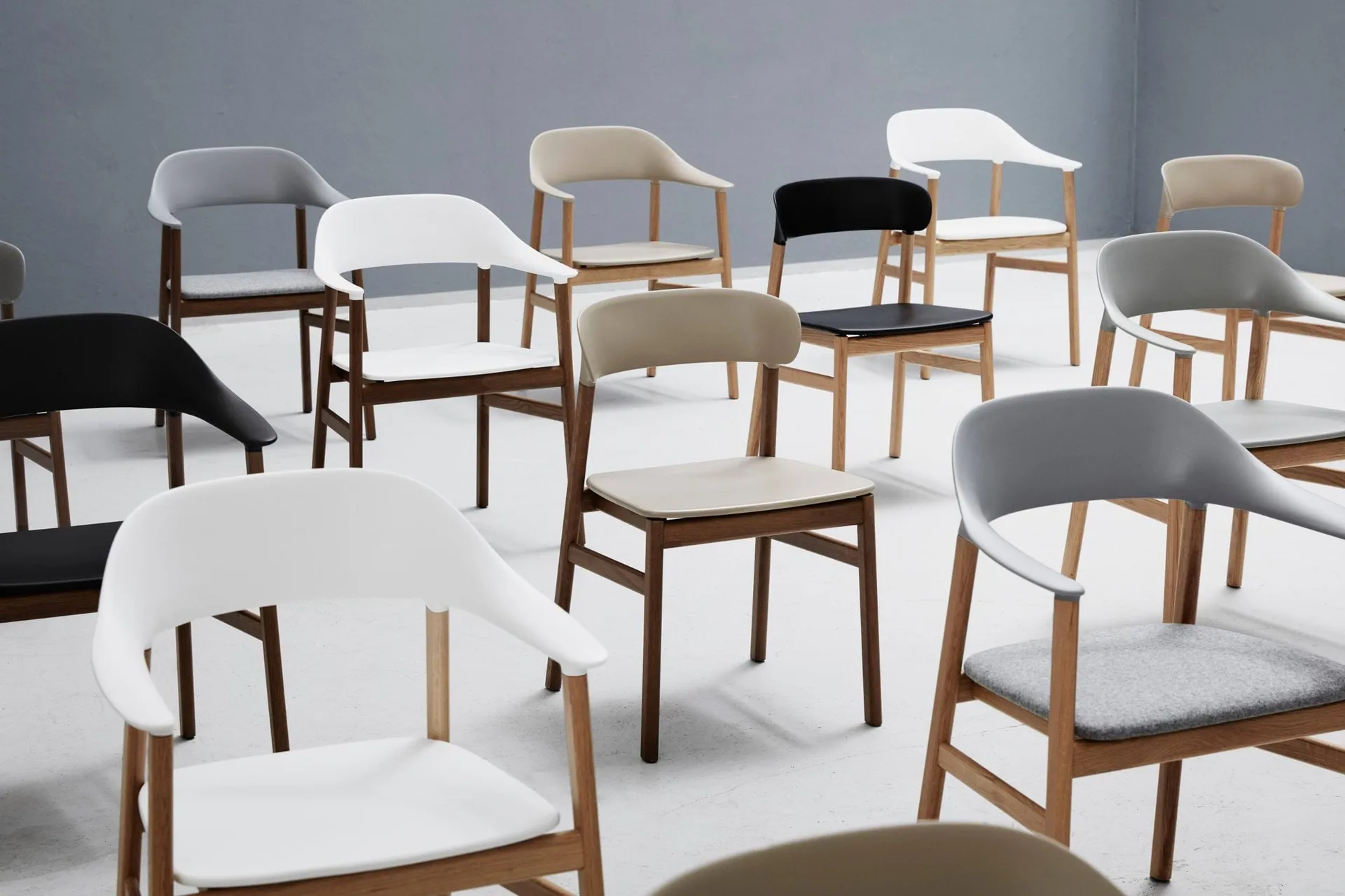 헤리트 체어 스모크드 오크, Grey Normann Copenhagen | 노만코펜하겐