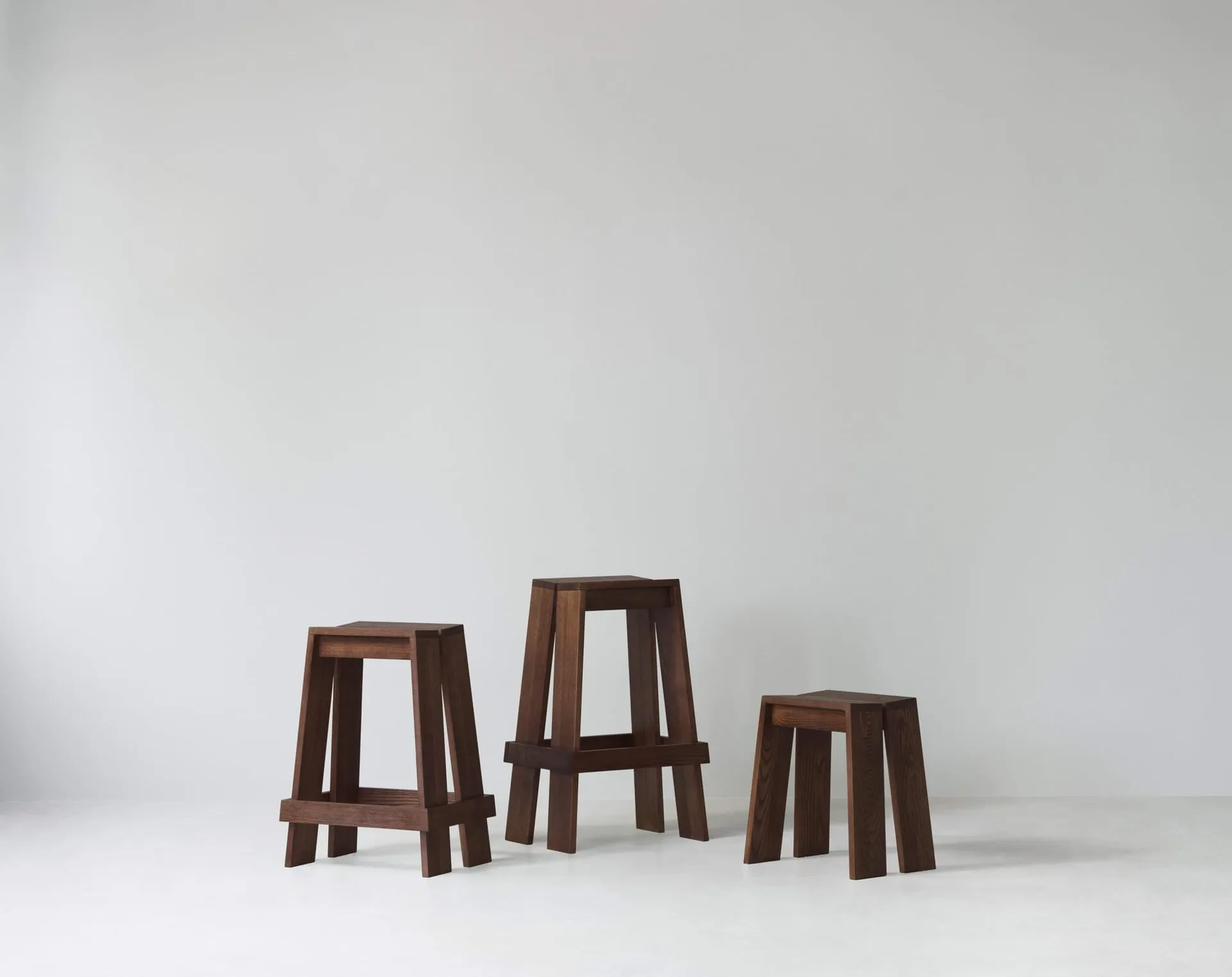 Let 렛 바 스툴 65 cm, Brown Stained Ash Normann Copenhagen | 노만코펜하겐