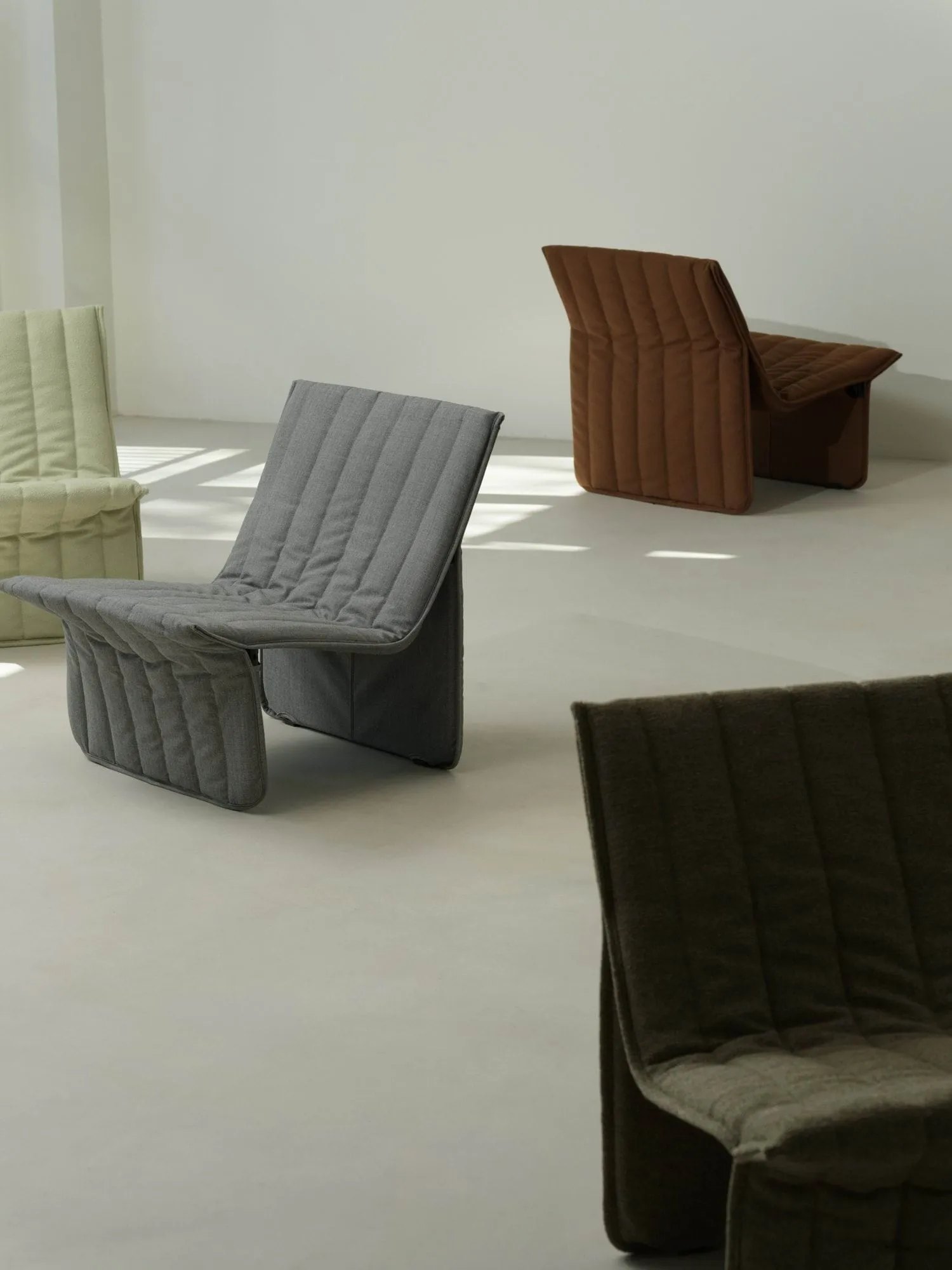 Limit 라운지 체어, Remix 356 dark brown Normann Copenhagen | 노만코펜하겐