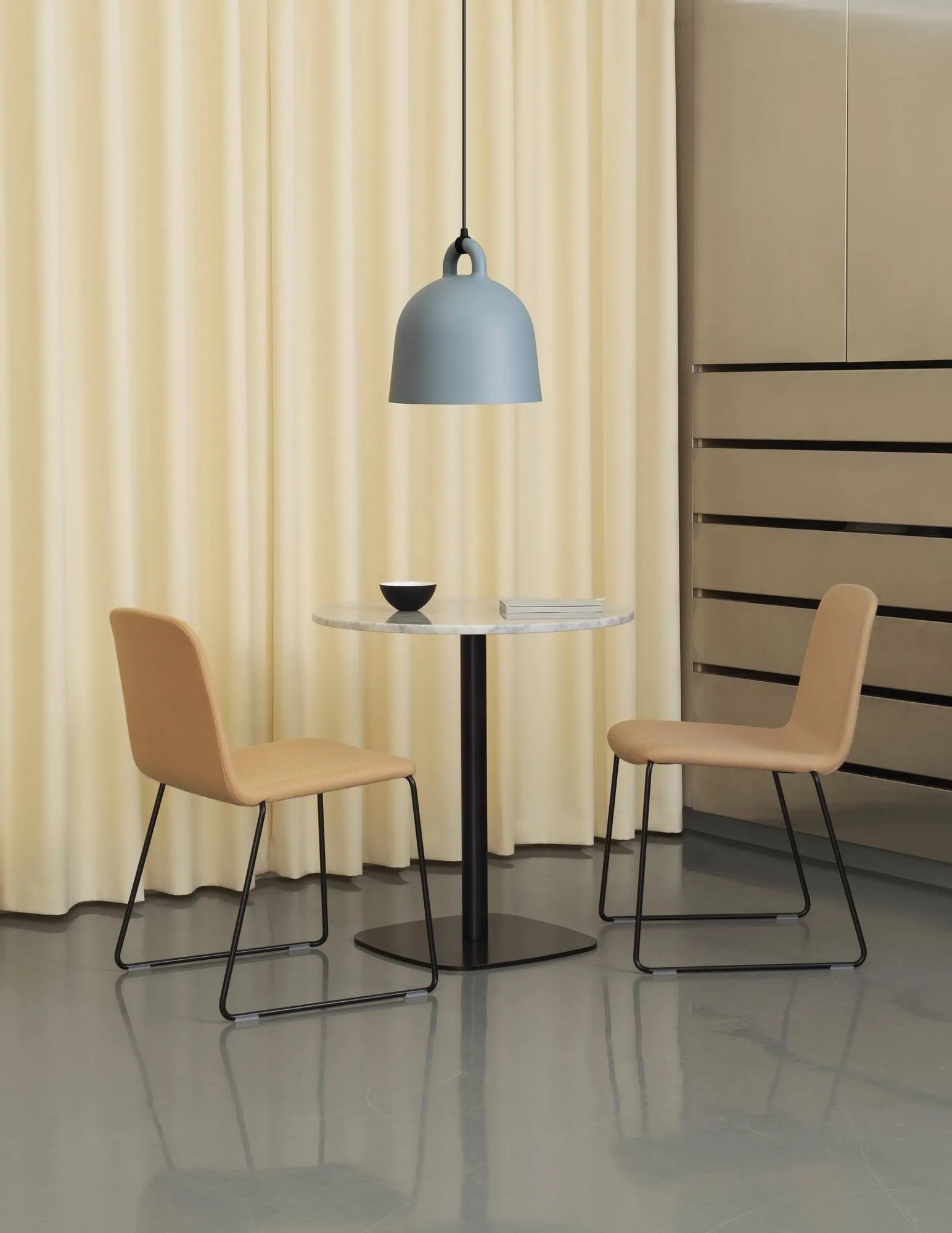 벨 펜던트 조명 그레이, Medium Ø42 cm Normann Copenhagen | 노만코펜하겐
