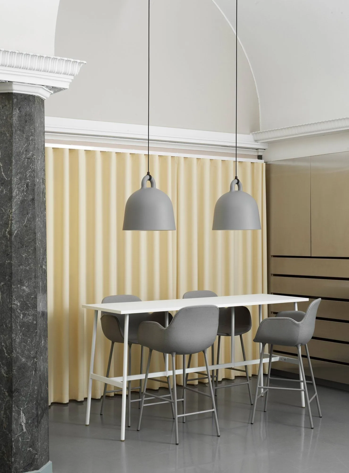 벨 펜던트 조명 그레이, Medium Ø42 cm Normann Copenhagen | 노만코펜하겐