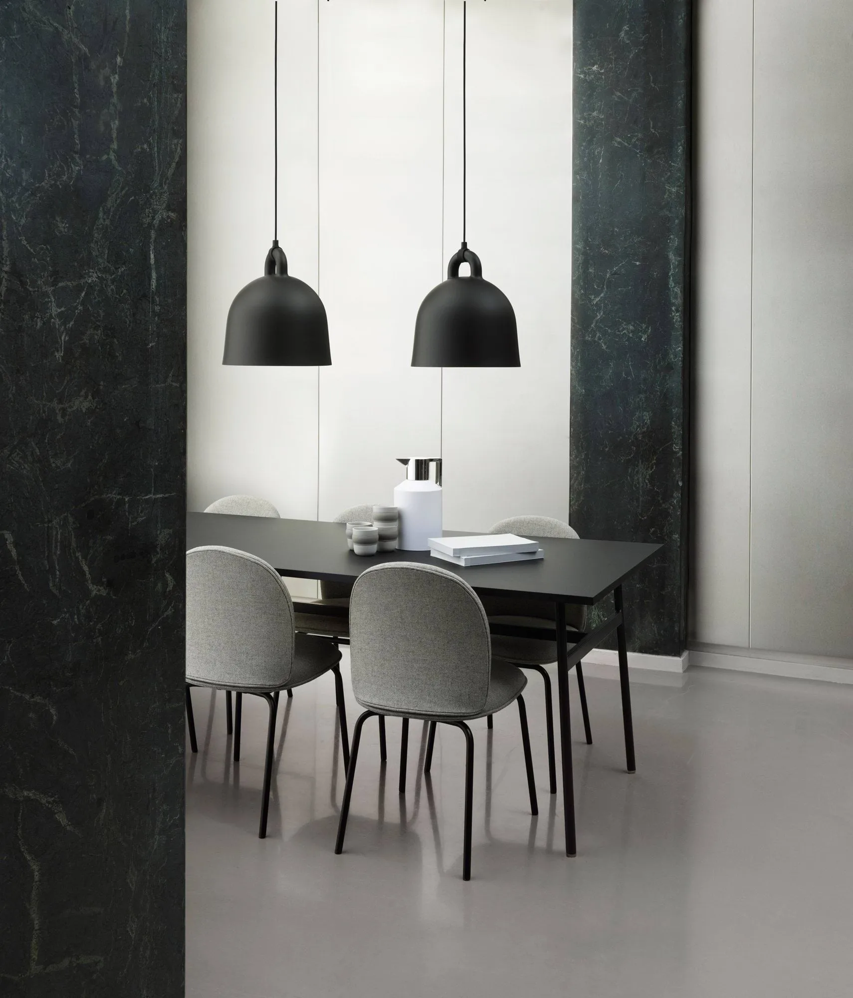 벨 펜던트 조명 블랙, Medium Ø42 cm Normann Copenhagen | 노만코펜하겐