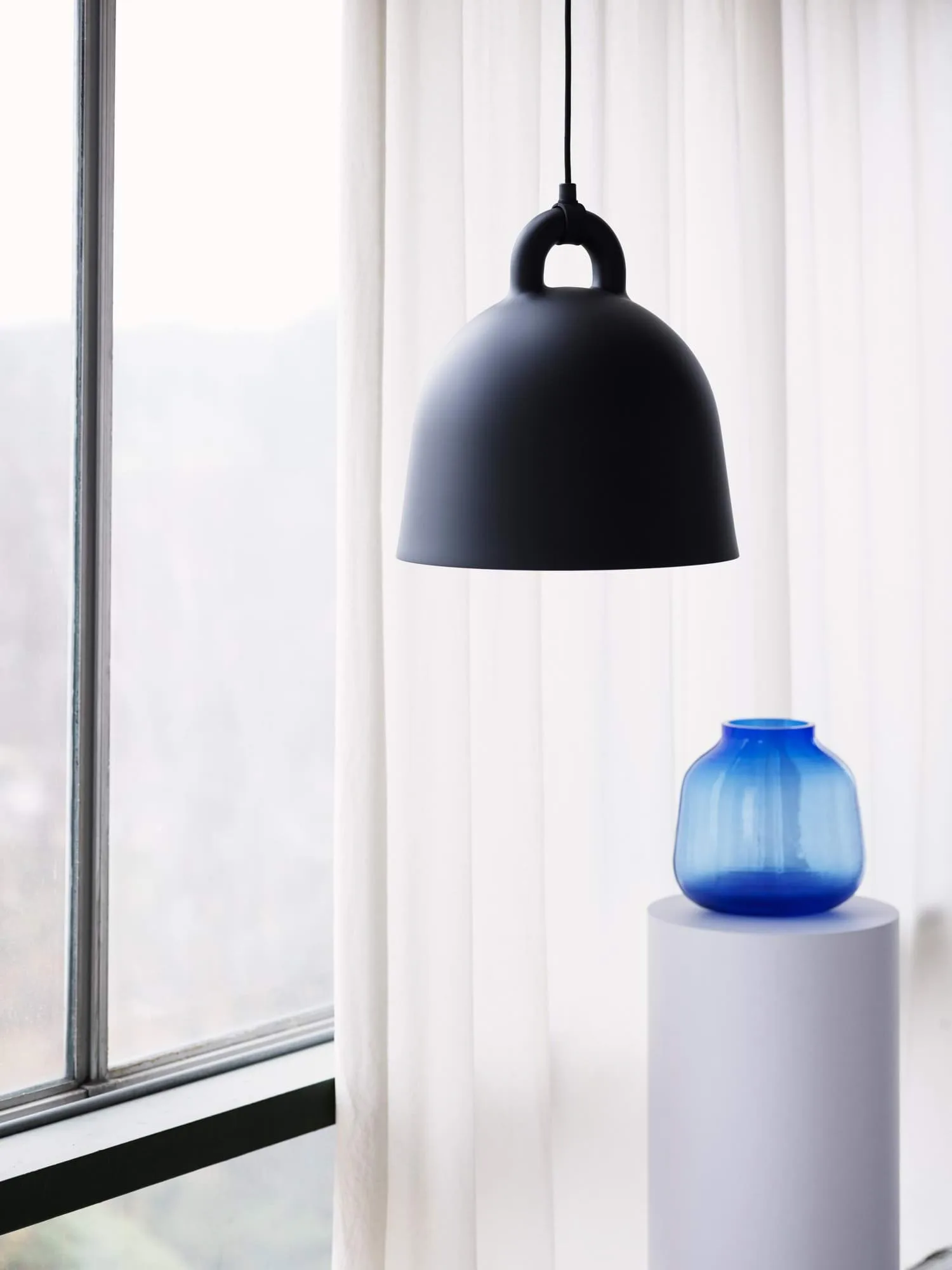 벨 펜던트 조명 블랙, Medium Ø42 cm Normann Copenhagen | 노만코펜하겐