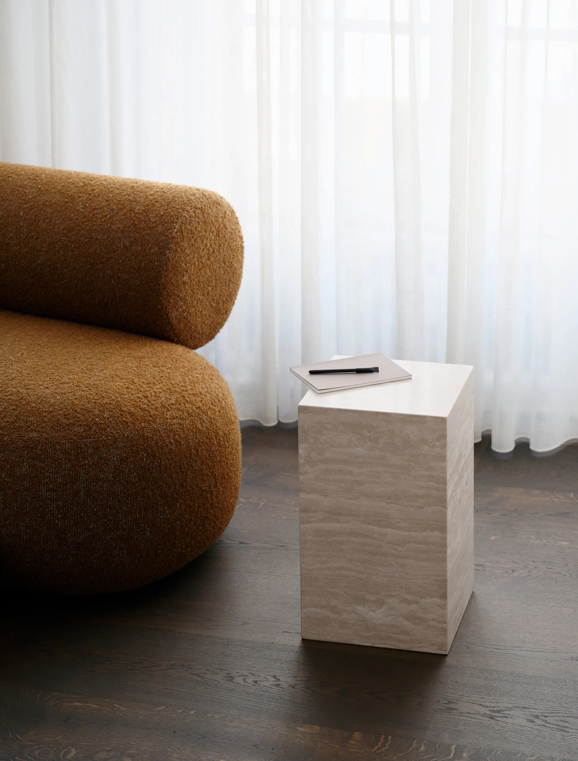 큐비즘 사이드 테이블, Travertine, 30x30x50 cm NORR11