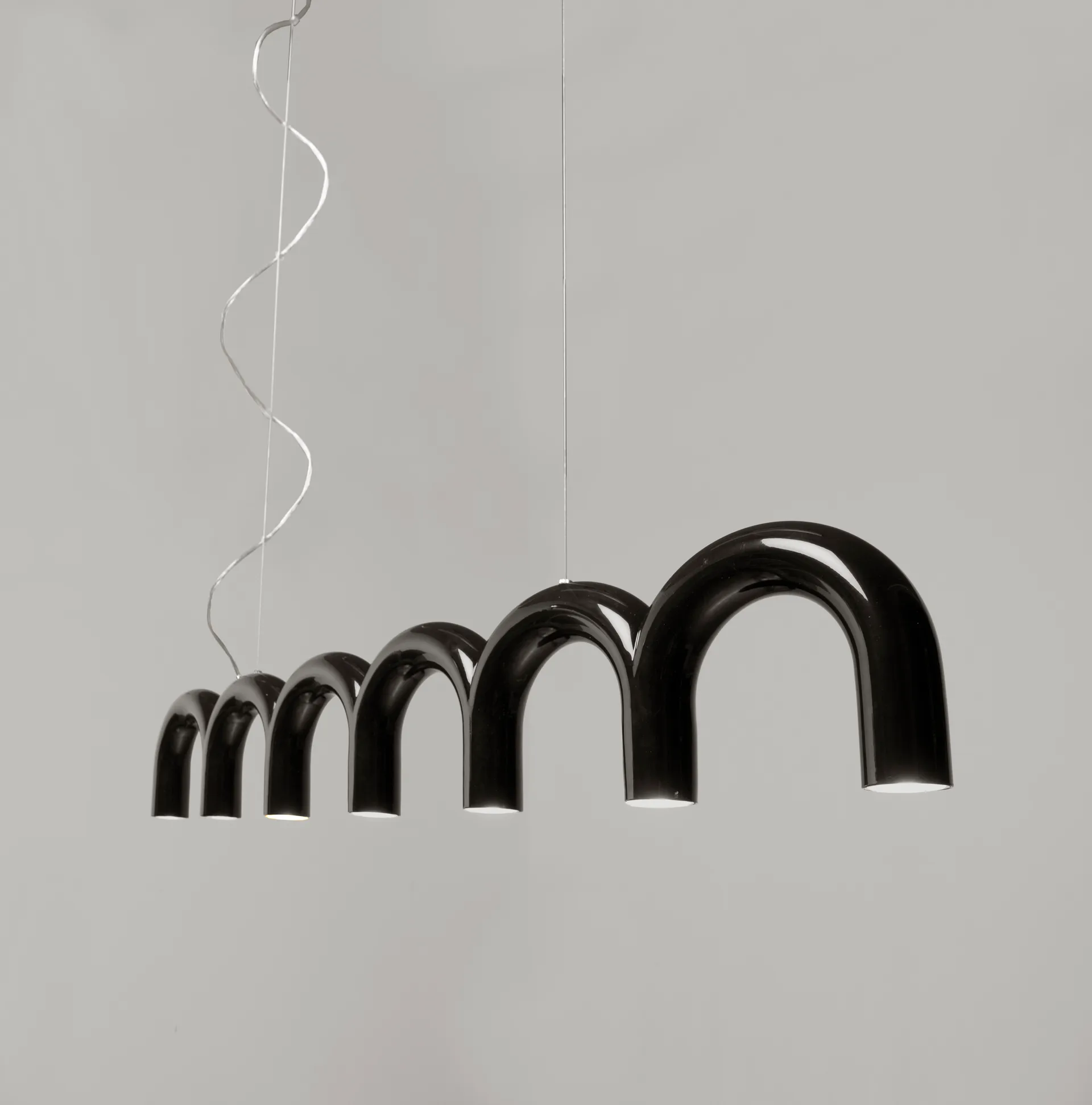 Arch 펜던트 125.6 cm, Black Oblure | 오블러