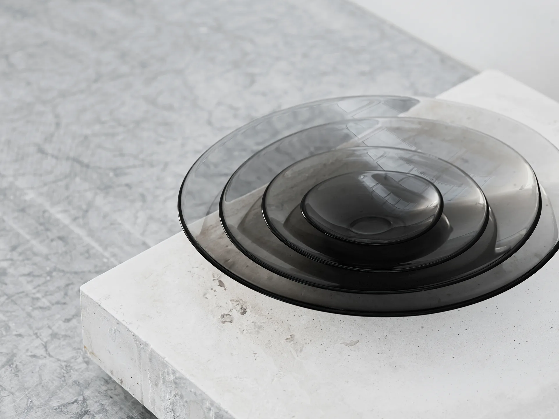 폰드 소서 29 cm, grey Orrefors | 오레포스