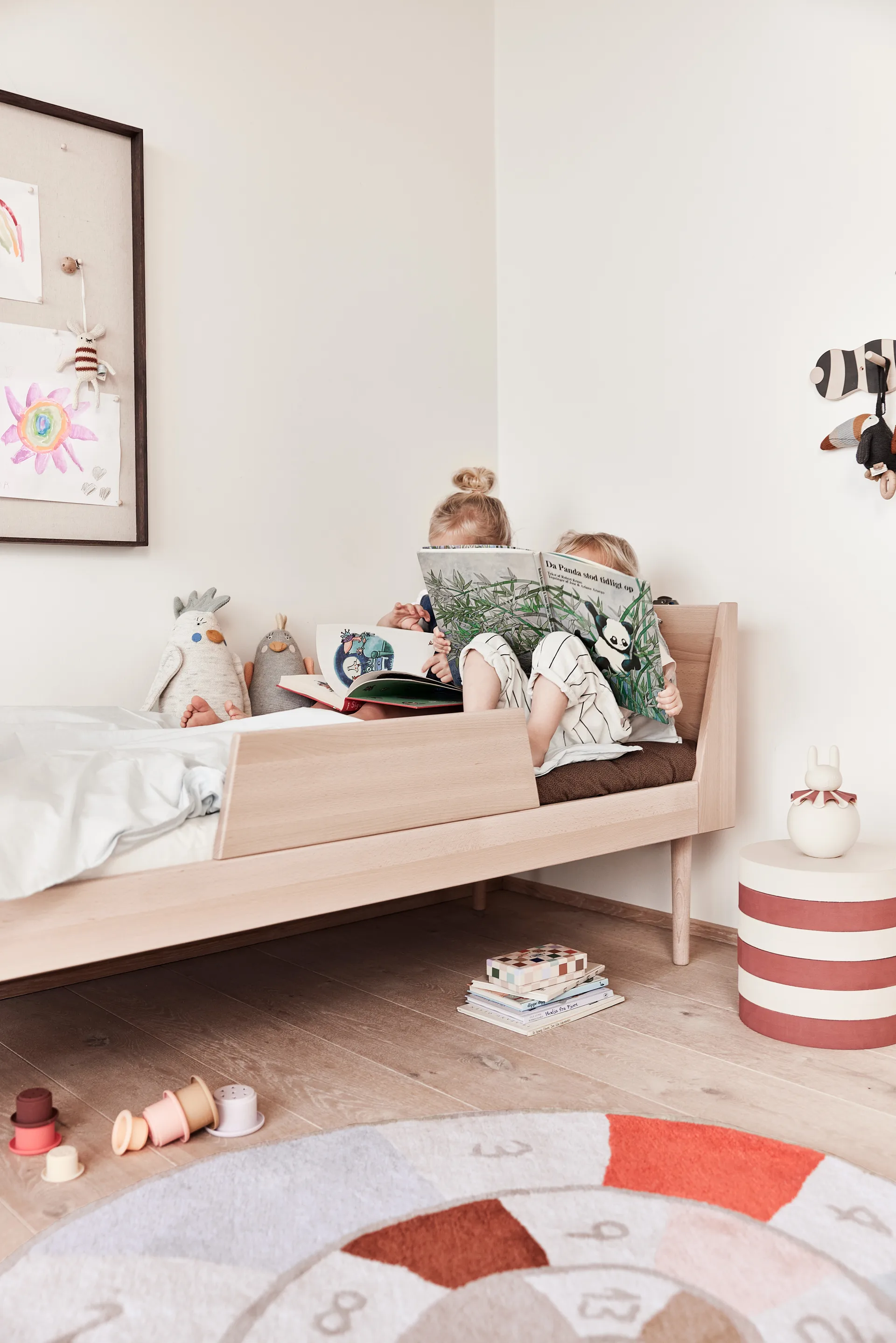 Iro 스태커블 스툴, Vanilla-nutmeg OYOY | 오이오이