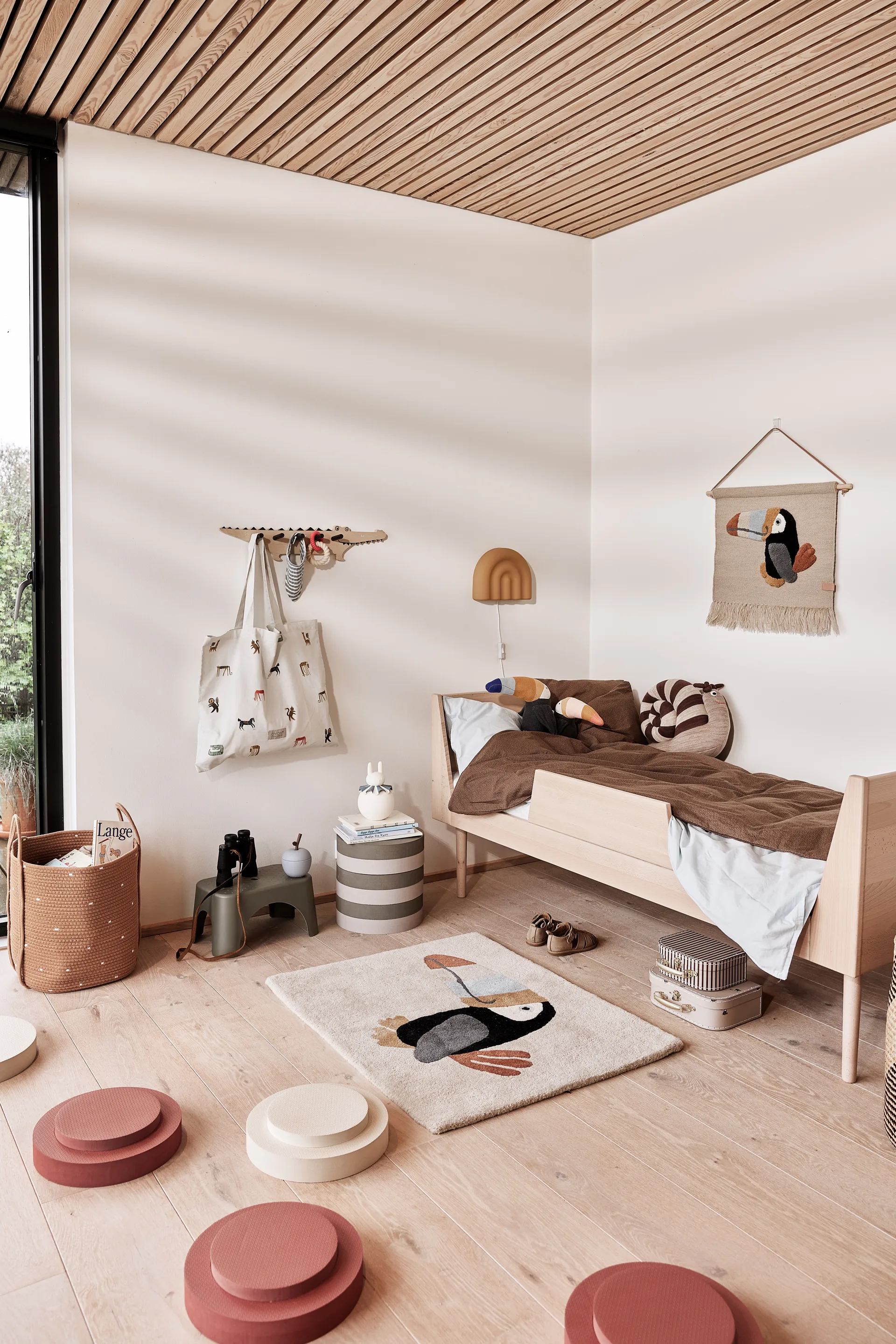 Iro 스태커블 스툴, Vanilla-nutmeg OYOY | 오이오이