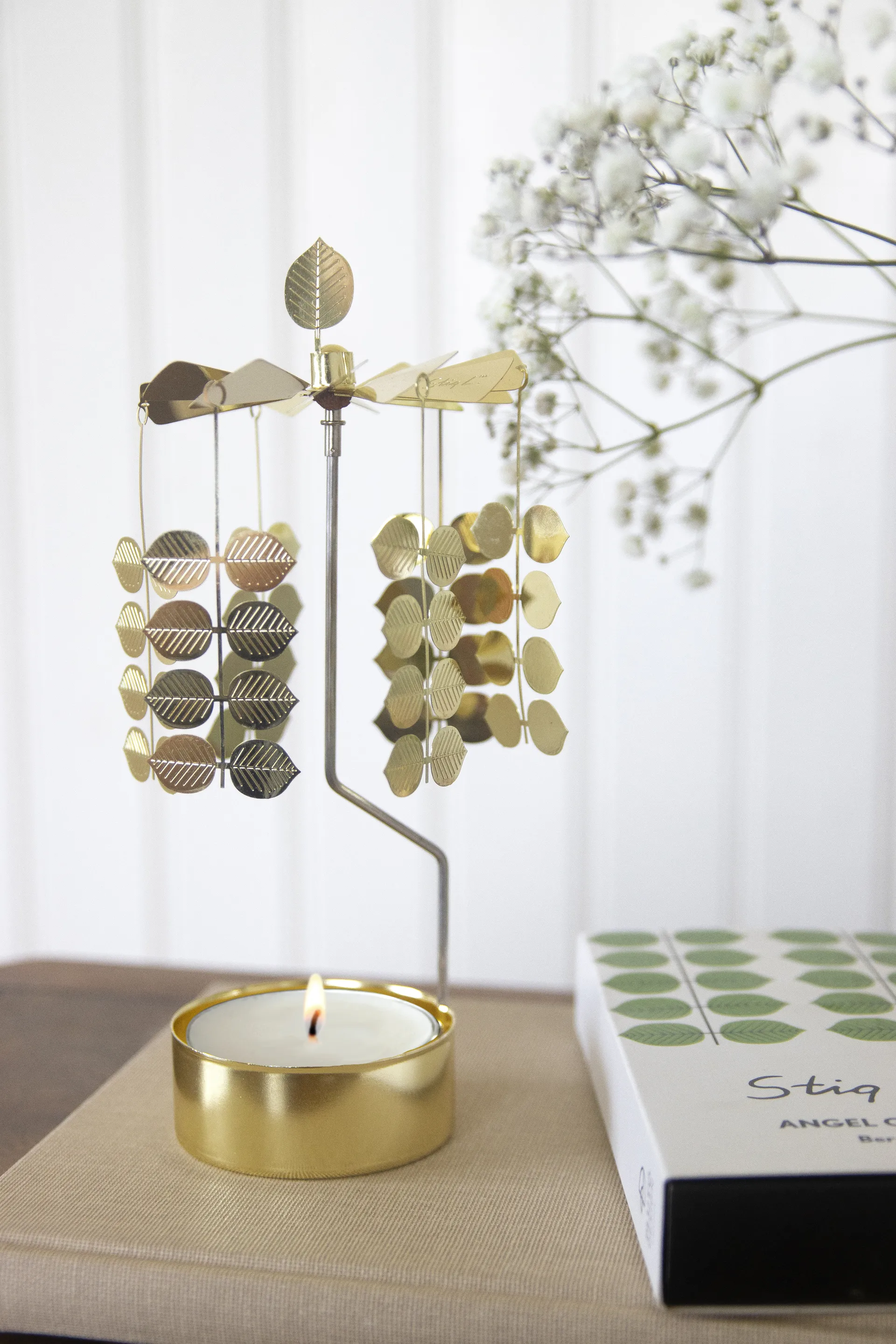 Stig L Berså 로터리 캔들 홀더 미듐, Gold Pluto Design | 플루토
