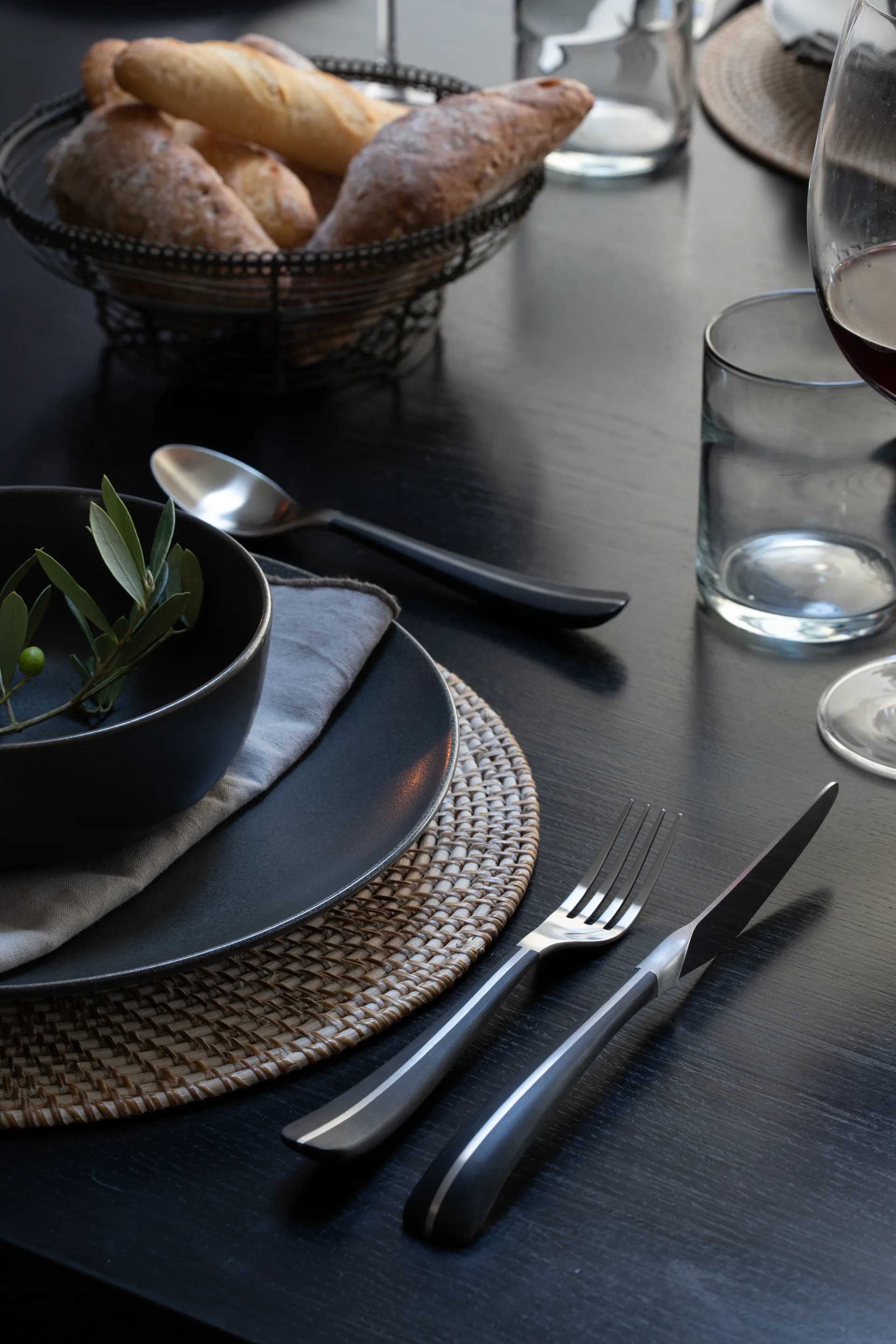 컨투어 커트러리 24개 세트, black Robert Welch | 로버트웰치