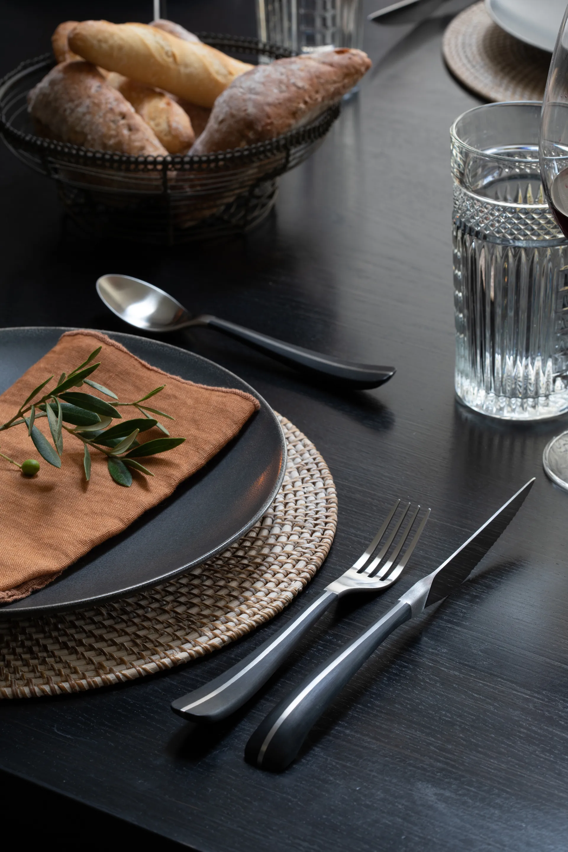 컨투어 커트러리 24개 세트, black Robert Welch | 로버트웰치