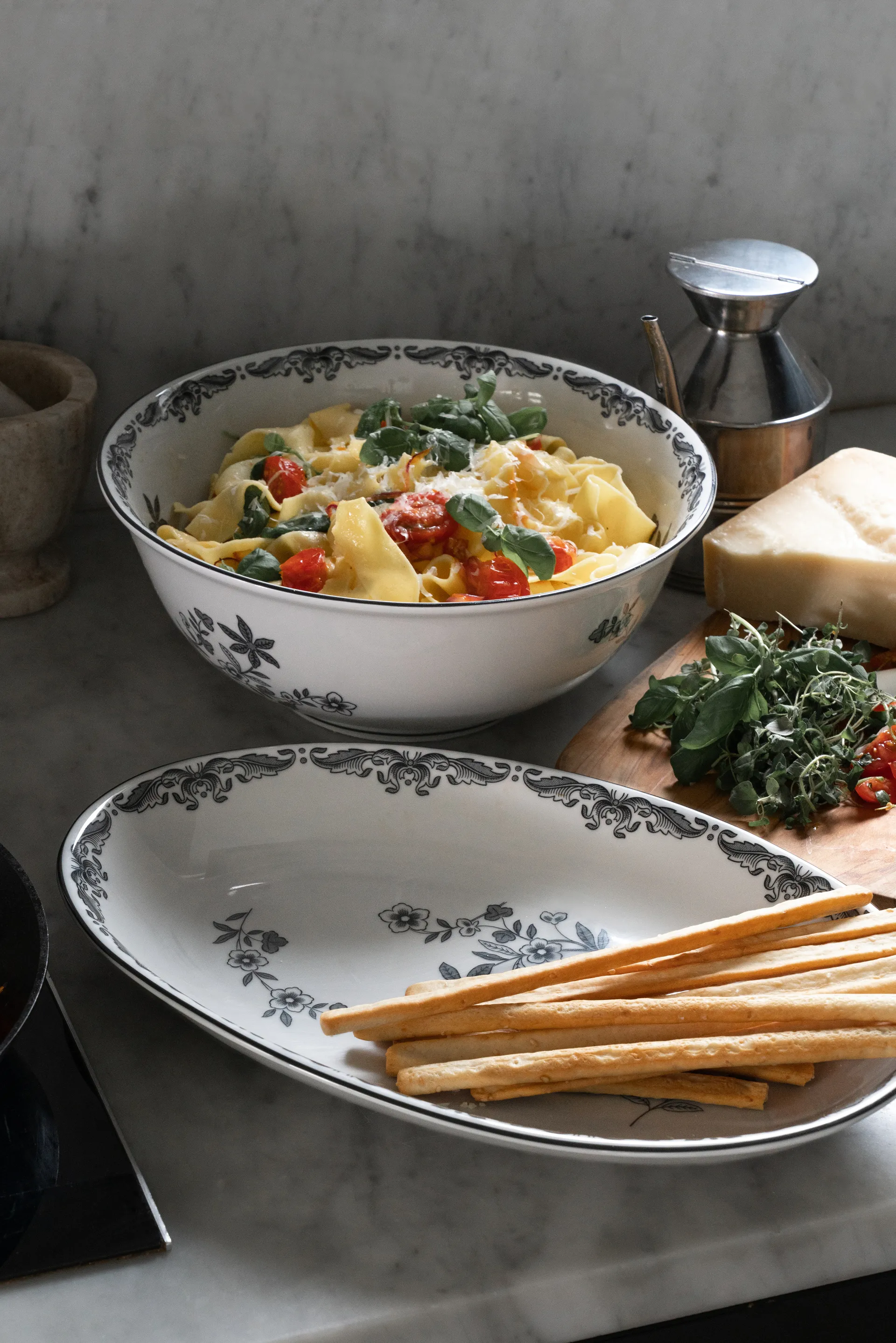 오스틴디아 블랙 서빙 접시 오벌 22x33 cm, Black Rörstrand | 로스트란드